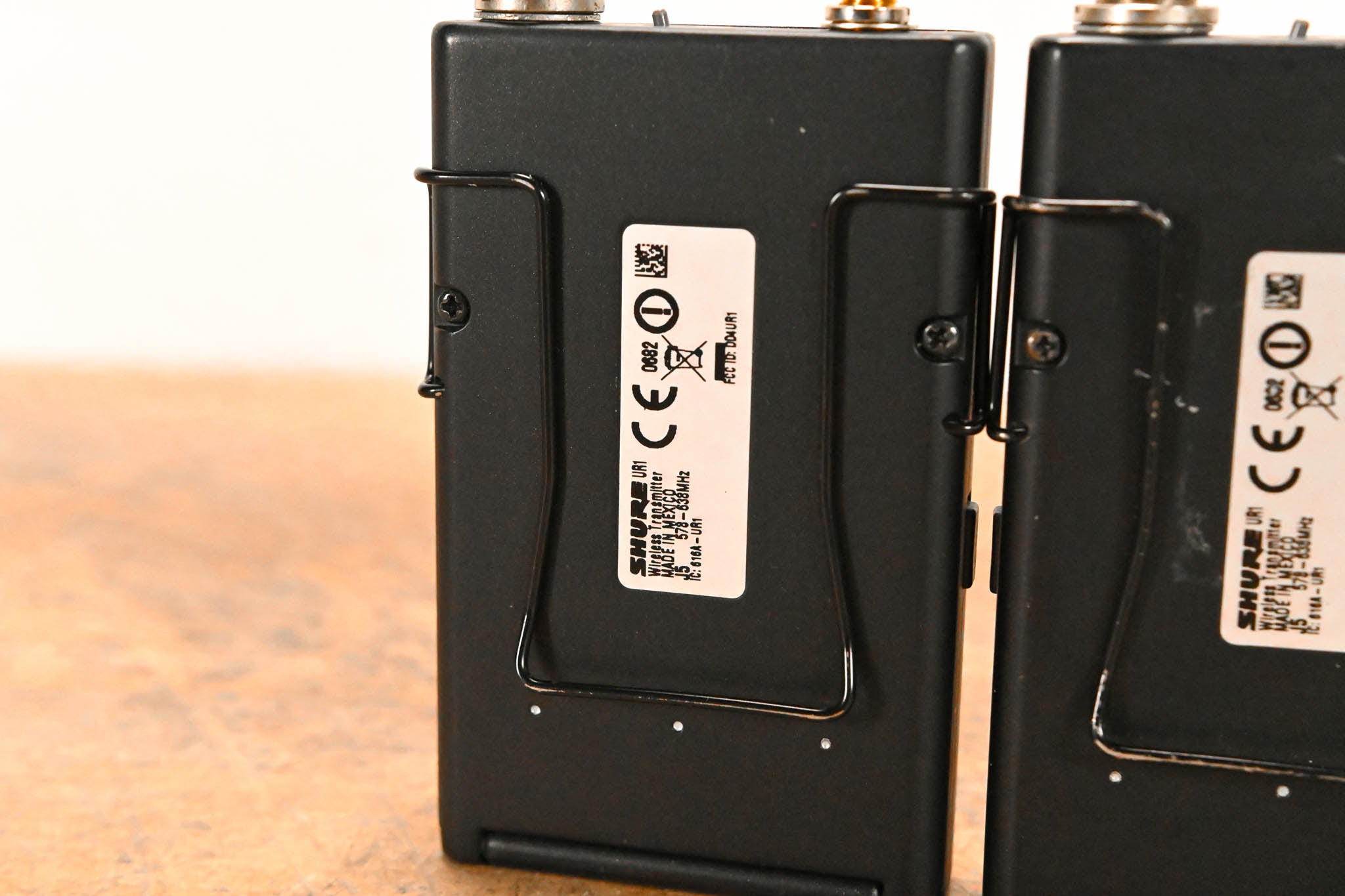 Shure UR4D+ Dual Wireless Receiver w/ two Bodypacks J5 Band: 578-638 MHz