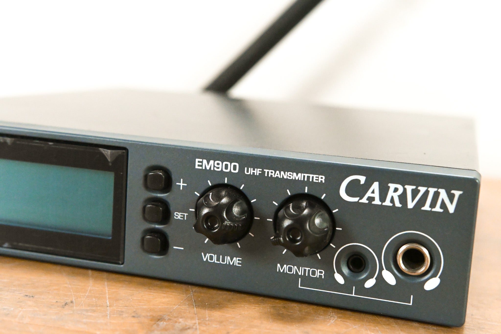 Carvin EM900 Wireless IEM System with EM901 Bodypack - 518-542 MHz