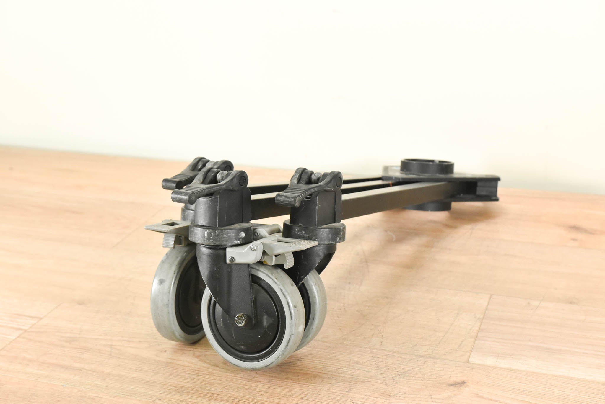 Vinten V3955-0001 ENG Studio Dolly with 3.9" Wheels