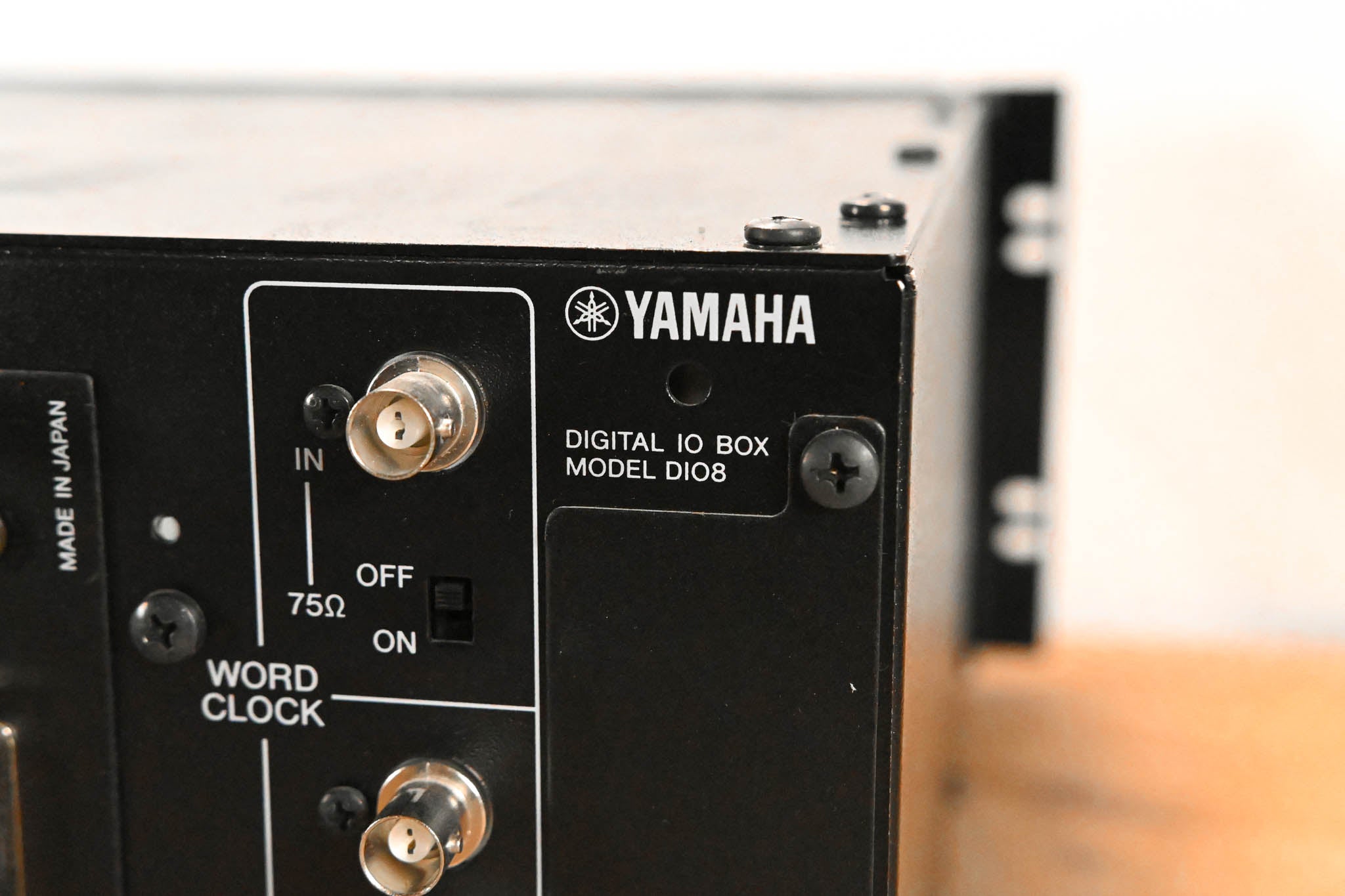 Yamaha DIO8 Digital I/O Box with 4 AES/EBU Cards