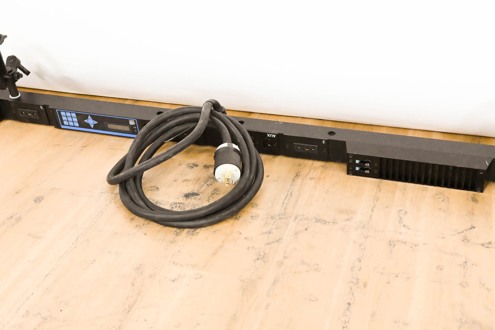 ETC SB6-10M 6 x 10A (1200W) SmartBar with Stage Pin Connectors