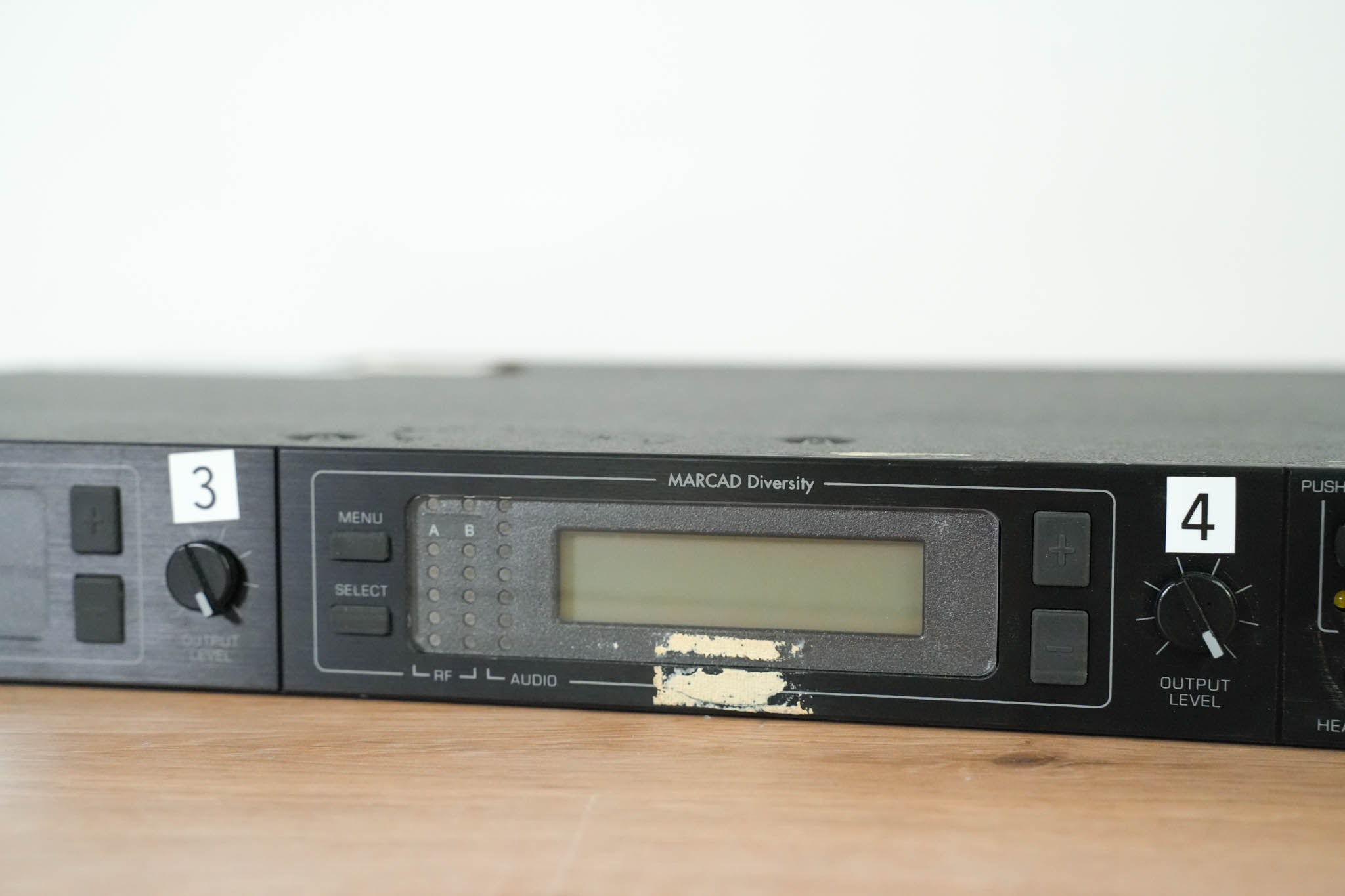 Shure U4D-J4 UHF Dual-Channel Wireless Receiver - J4 Band: 554-584 MHz