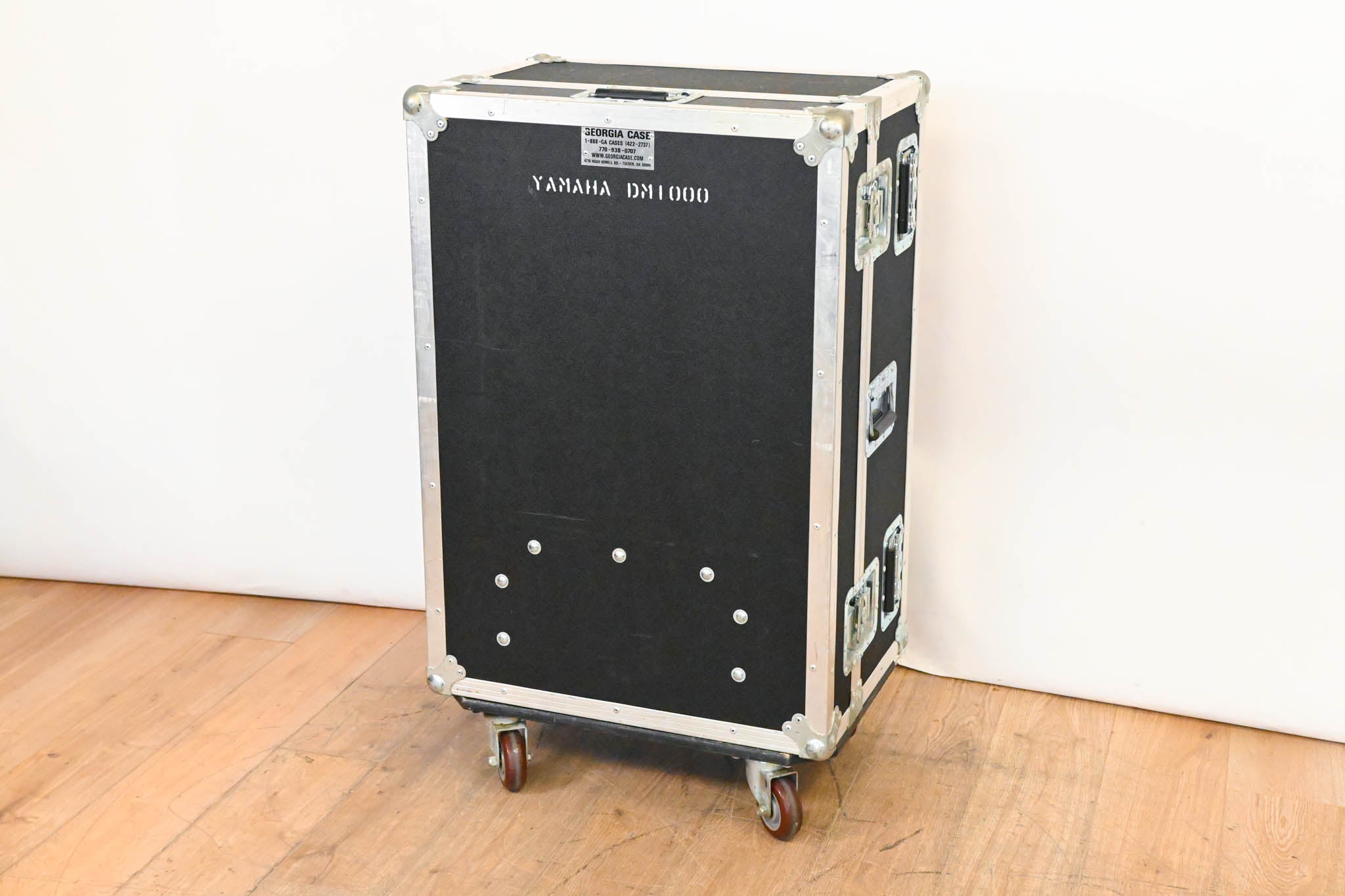 Yamaha DM1000 48-Channel Digital Audio Mixing Console w/ Road Case