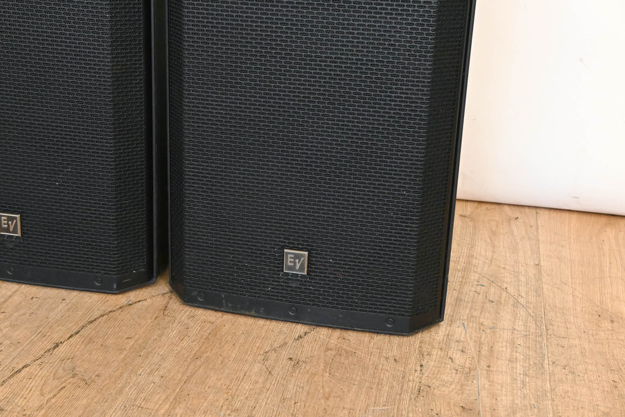 Electro-Voice (EV) ZLX-15P 15" 2-Way 1000W Powered Loudspeaker (PAIR)