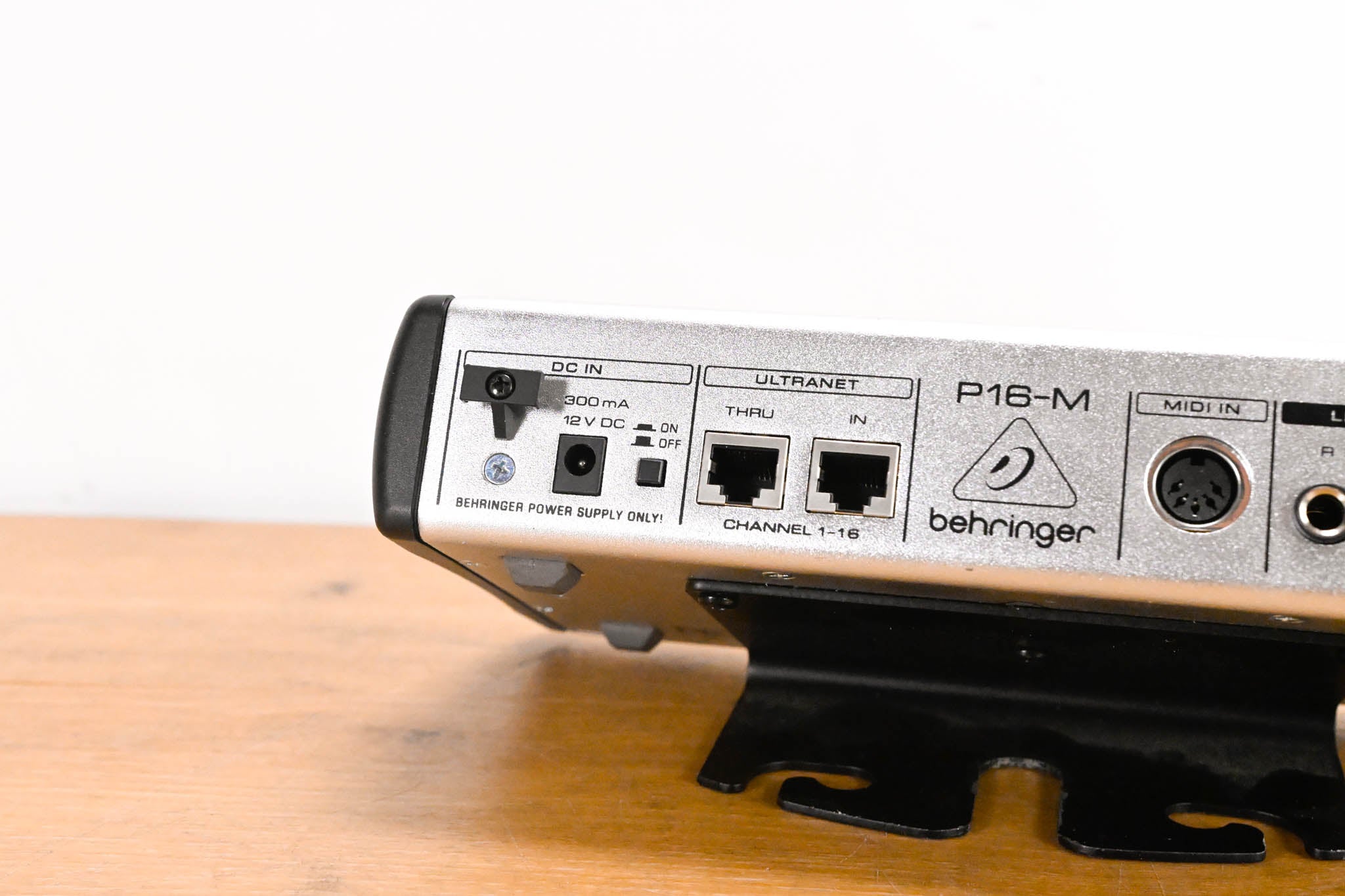 Behringer Powerplay P16-M 16-Channel Digital Personal Mixer