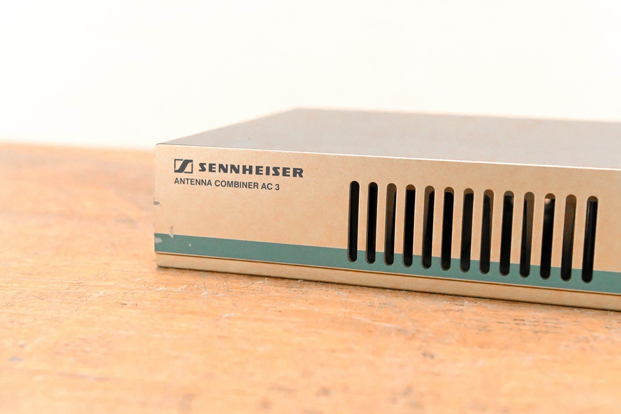 Sennheiser AC 3-US Antenna Combiner - 470-698 MHz (NO POWER SUPPLY)
