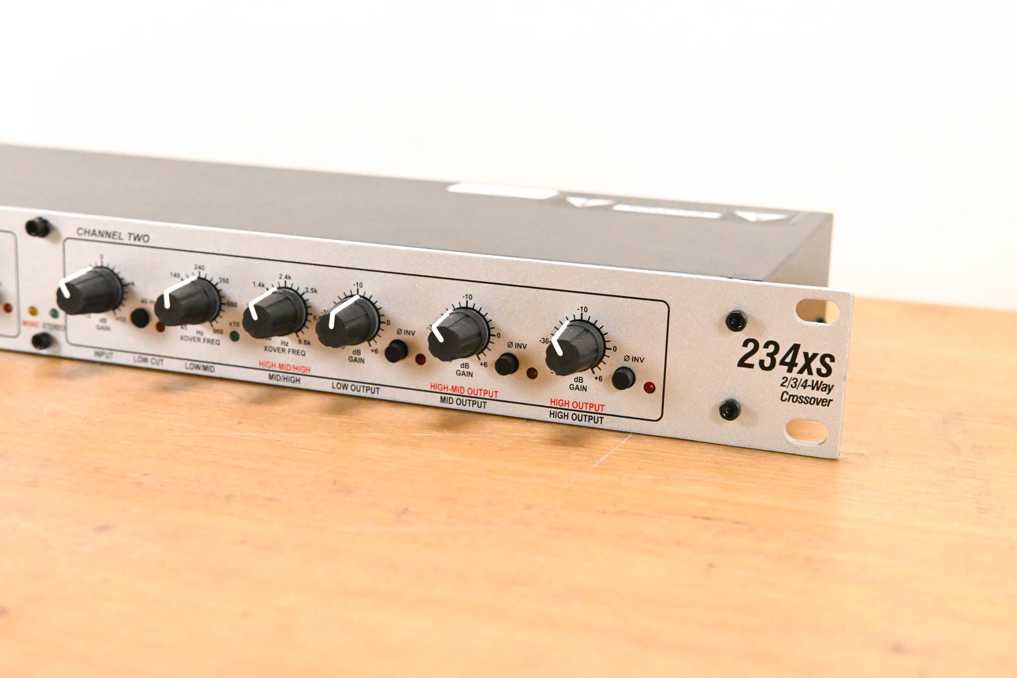dbx 234xs 2/3-Way Stereo, 4-Way Mono Crossover