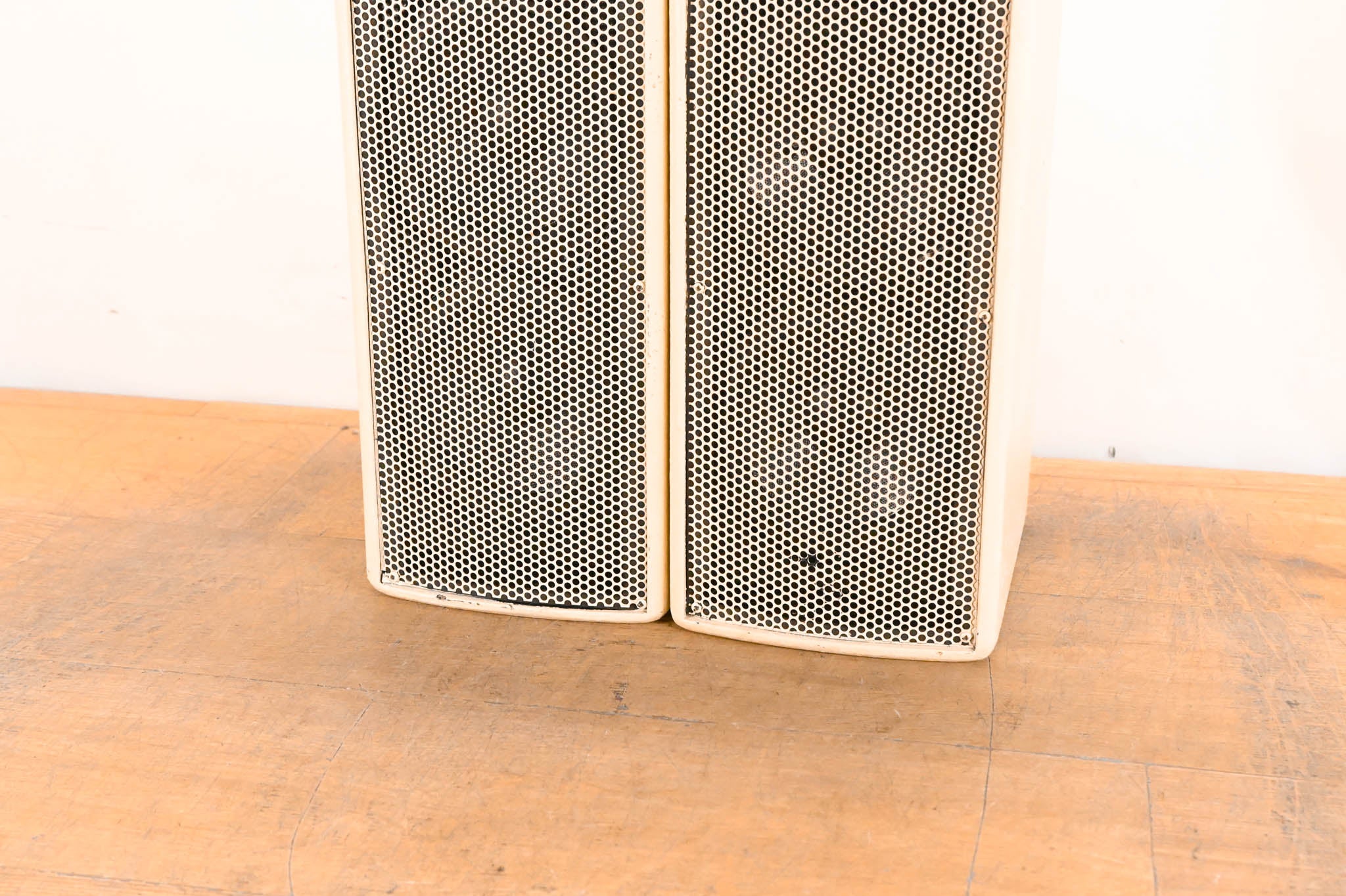 EAW UB52 Two-Way Full-Range Loudspeaker - White (PAIR)
