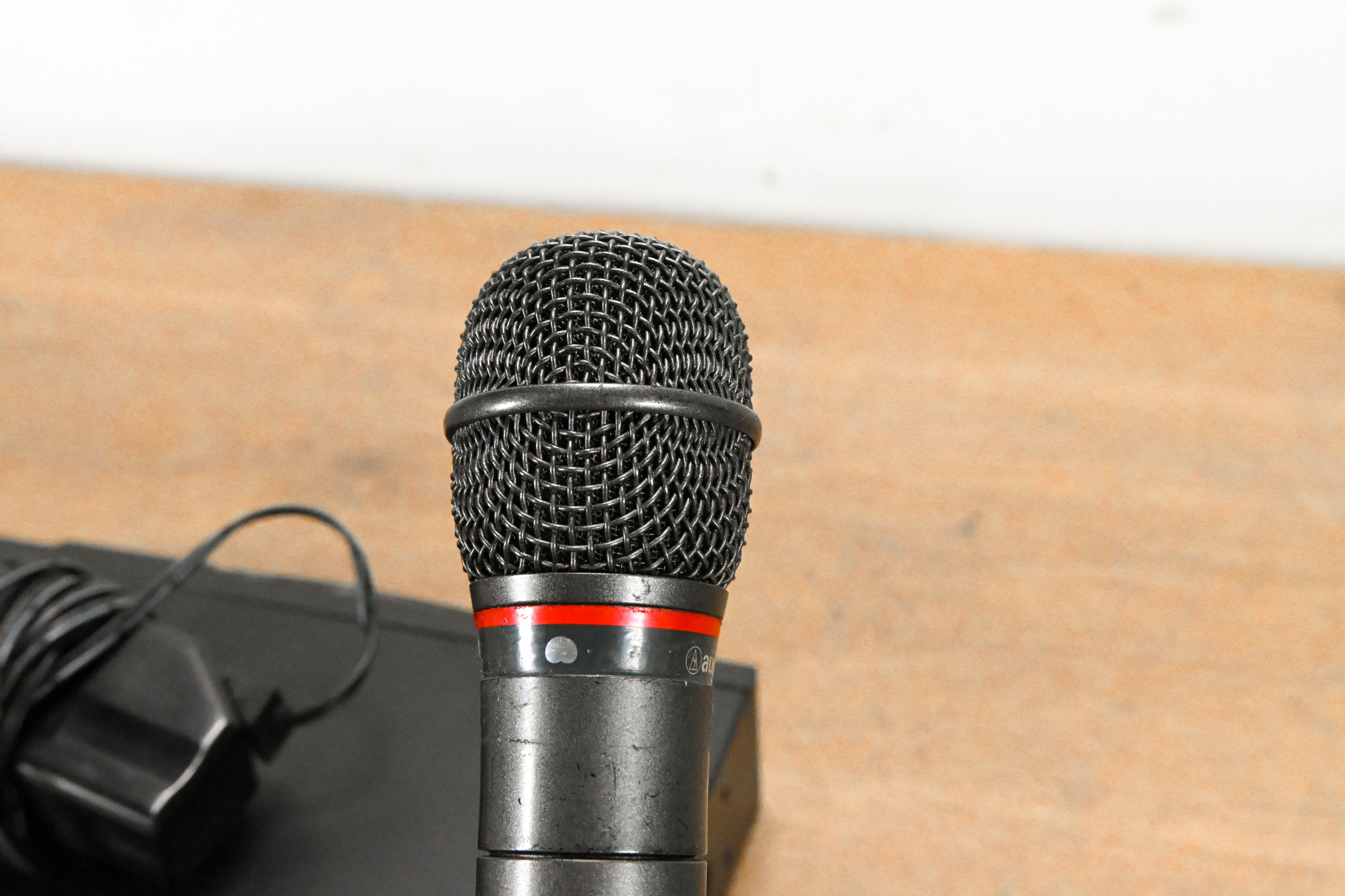 Audio-Technica ATW-R3100bC Receiver w/ ATW-T341bC Mic 541-566 MHz