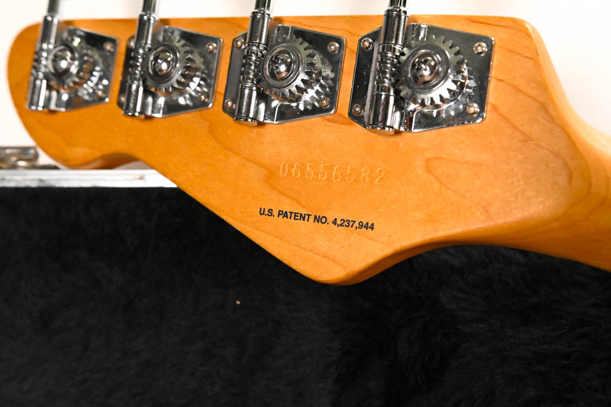 Peavey Forum 4-String Bass Guitar with Hard Case