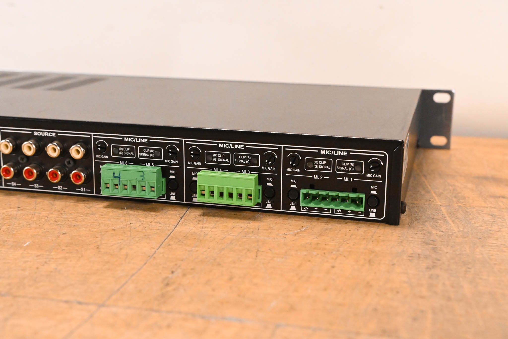 dbx ZonePRO 1260M Digital Zone Processor