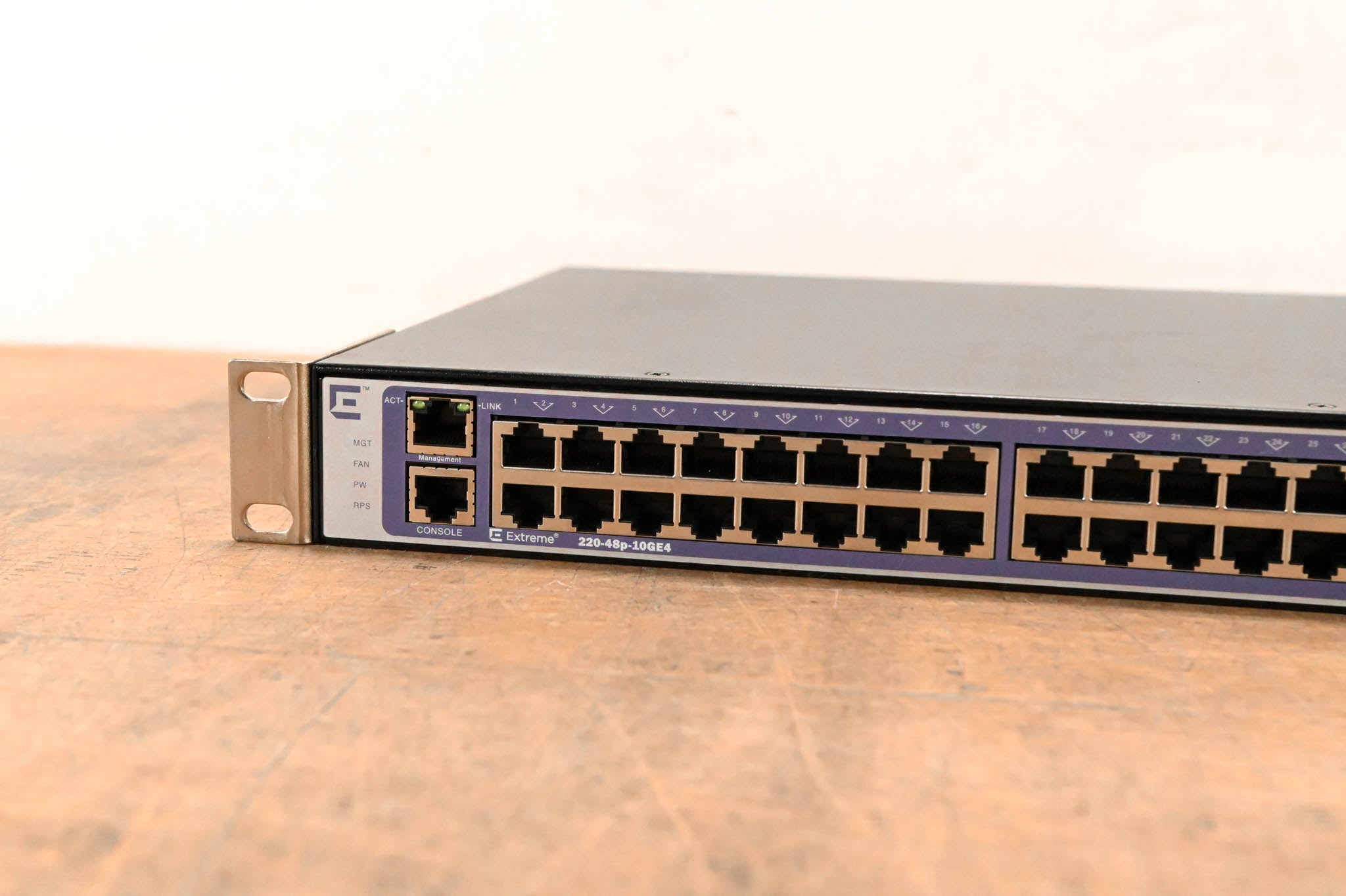 Extreme Networks 220-48P-10GE4 ExtremeSwitching 220 48-Port Switch