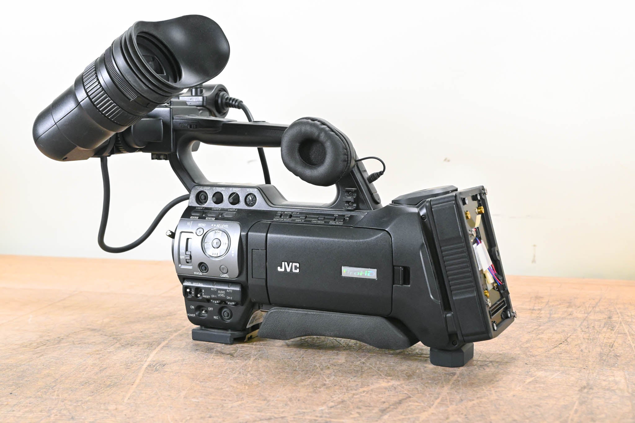 JVC GY-HM790CHU ProHD ENG / Studio Camera