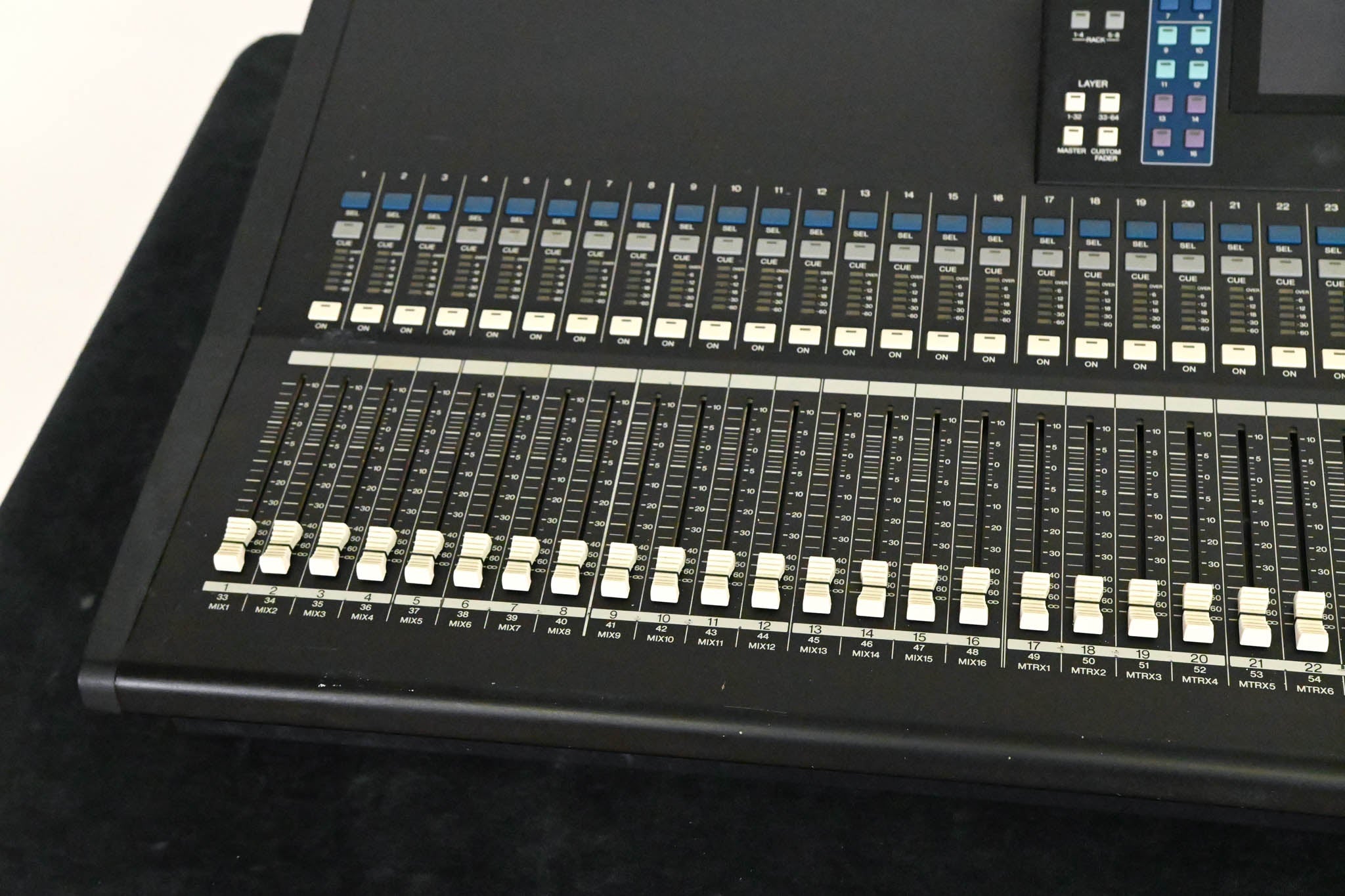 Yamaha LS9-32 32-Input Digital Mixing Console