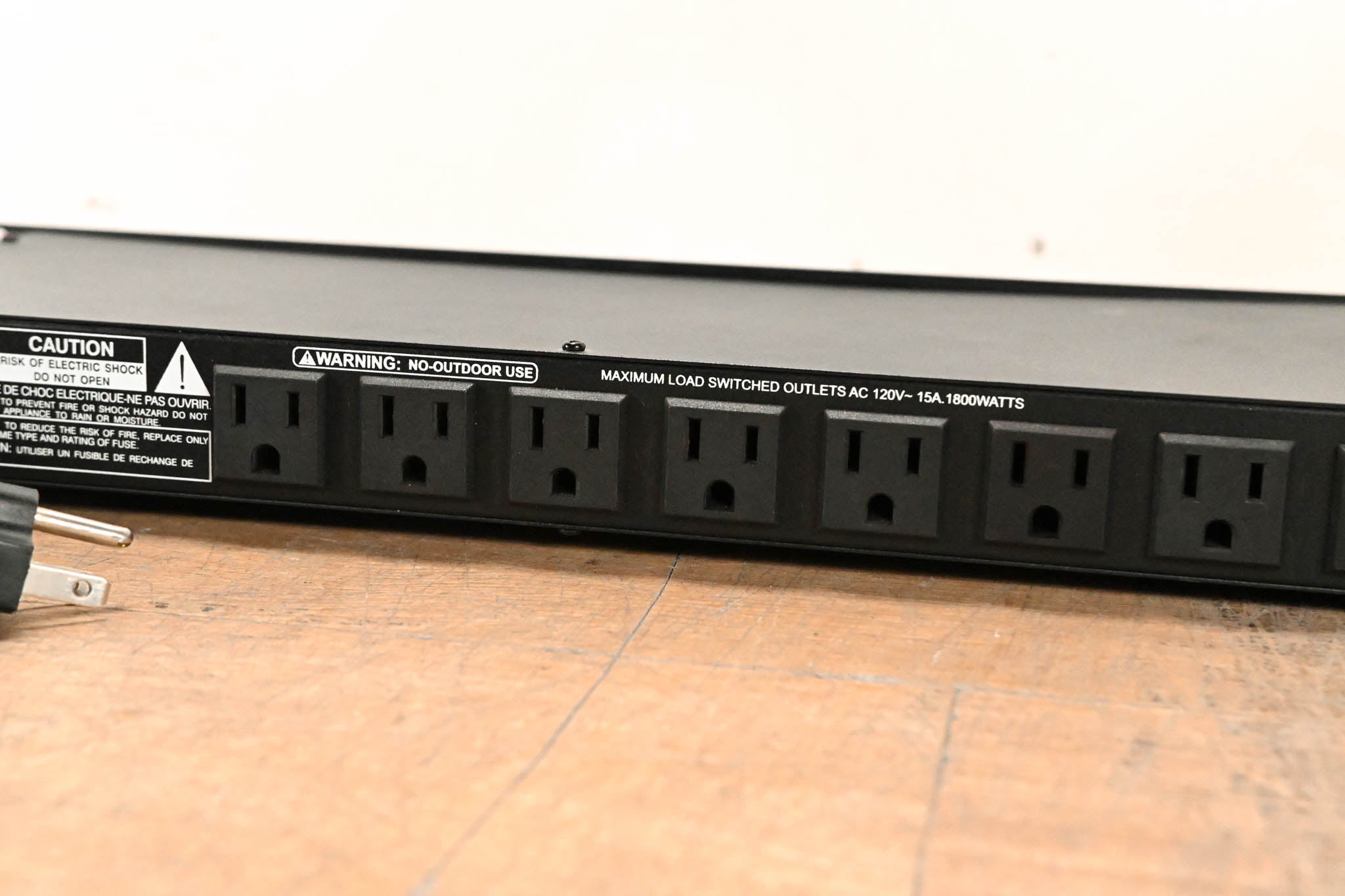 Furman M-8 8-Outlet Power Conditioner