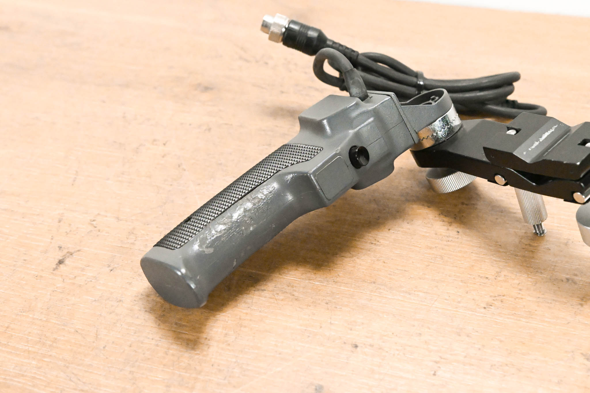 Canon ZSG-200M Zoom Servo Grip Controller w/ CR-10 Clamper