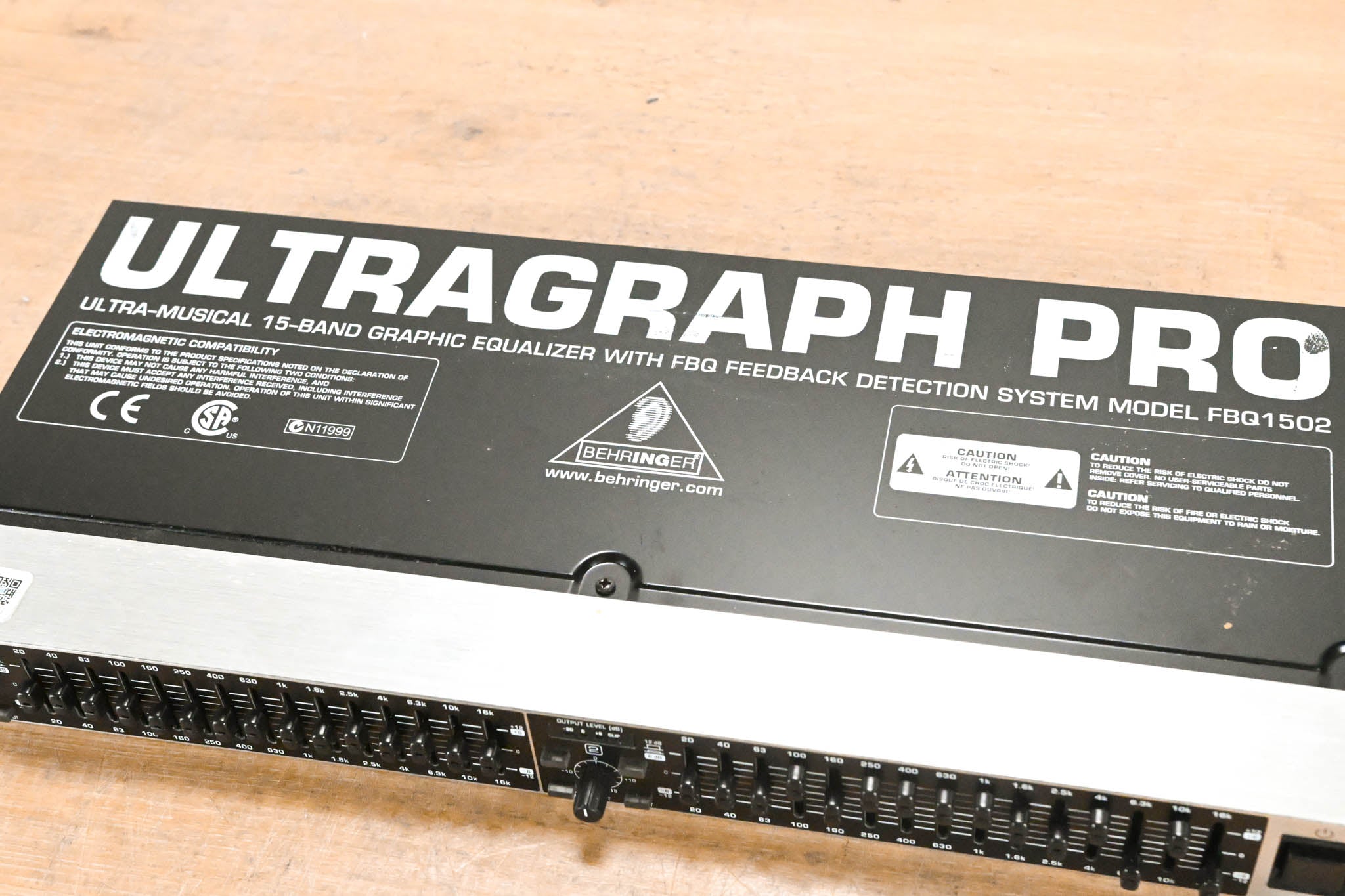 Behringer ULTRAGRAPH PRO FBQ1502 15-Band Stereo Graphic Equalizer