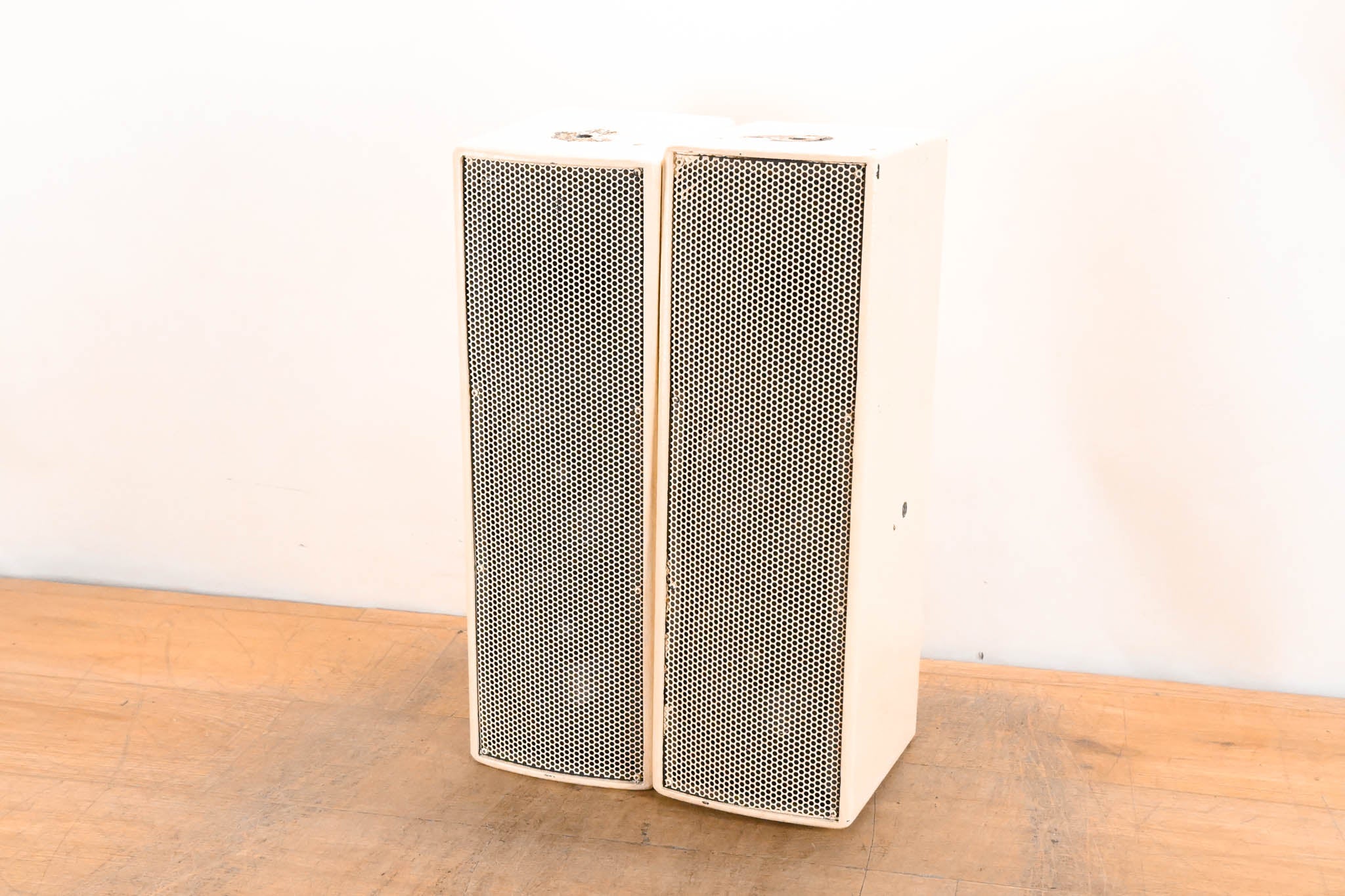 EAW UB52 Two-Way Full-Range Loudspeaker - White (PAIR)