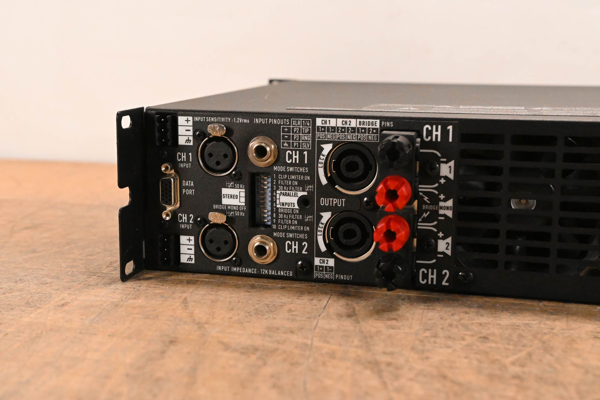 QSC PL230 PowerLight 2 Series 2-Channel 1500W Power Amplifier