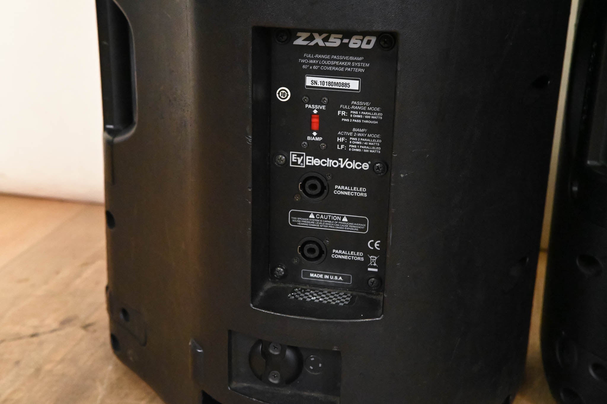 Electro-Voice (EV) ZX5-60 15" Passive 600W Speaker (PAIR) w/ Road Case