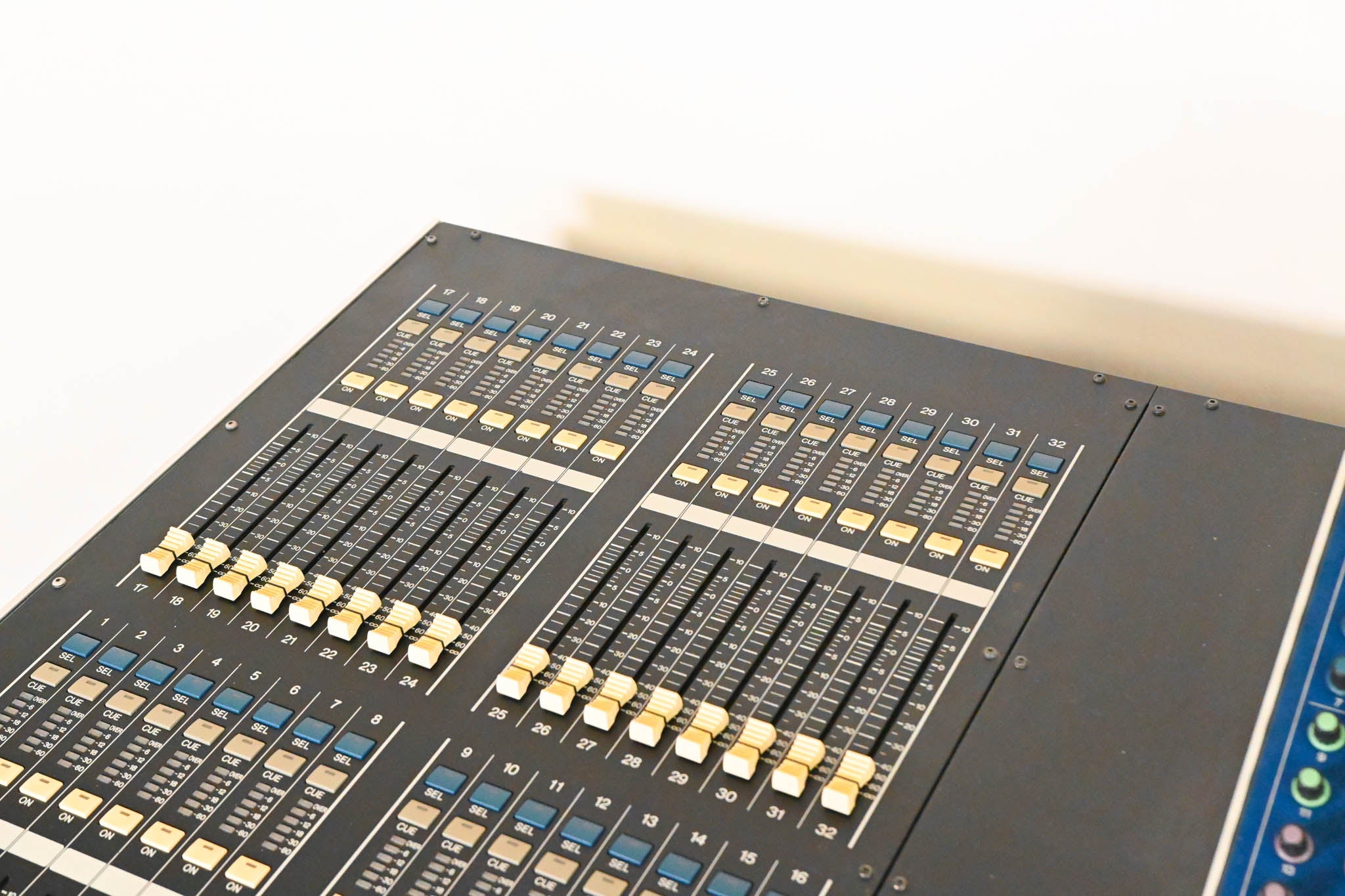 Yamaha M7CL-48 48-Channel Digital Audio Mixing Console