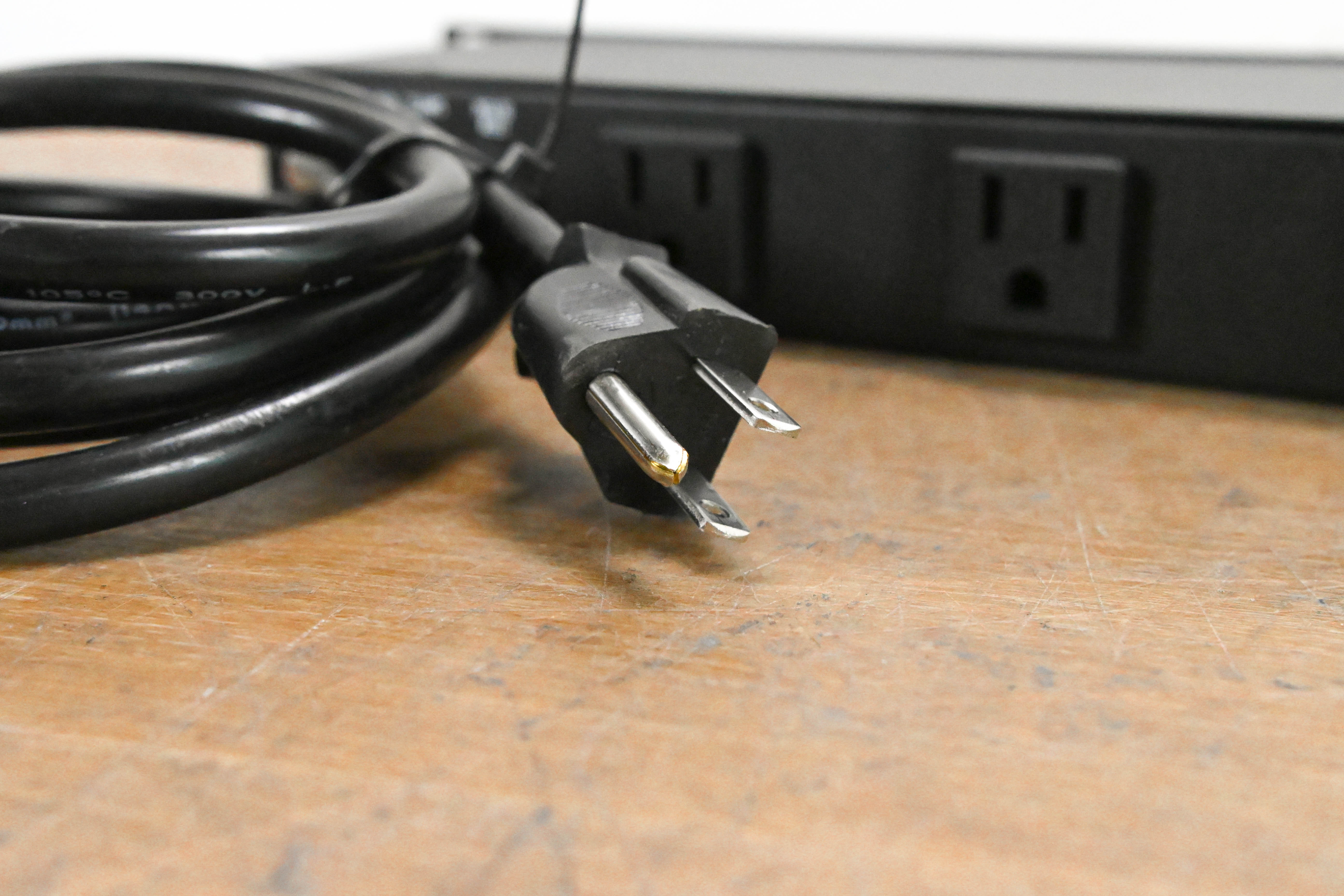 Furman M-8x2 8-Outlet Power Conditioner