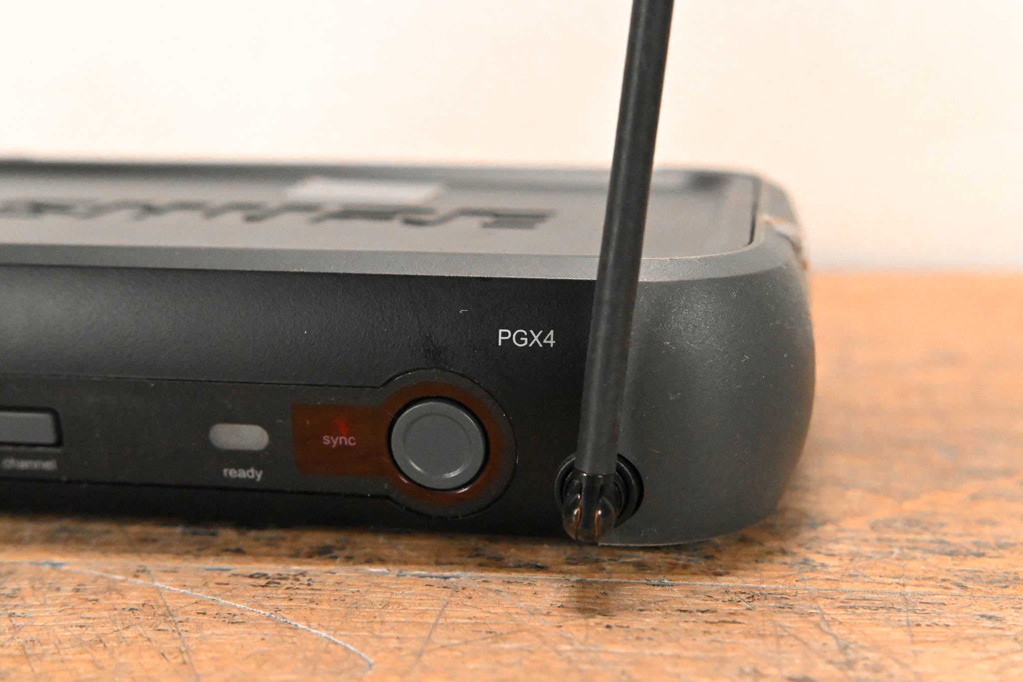 Shure PGX4 Wireless Diversity Receiver - H6 Band: 524-542 MHz (NO PSU)