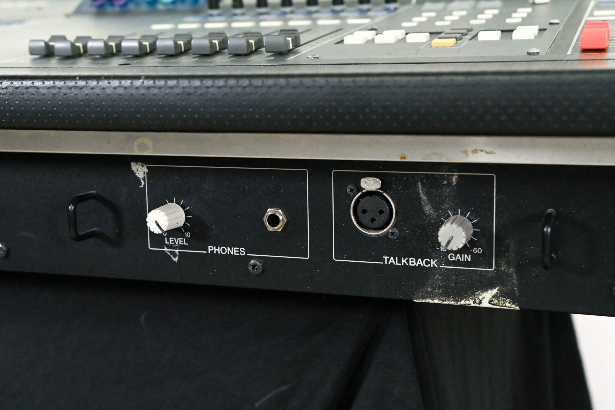 Yamaha M7CL-48 48-Channel Digital Audio Mixing Console