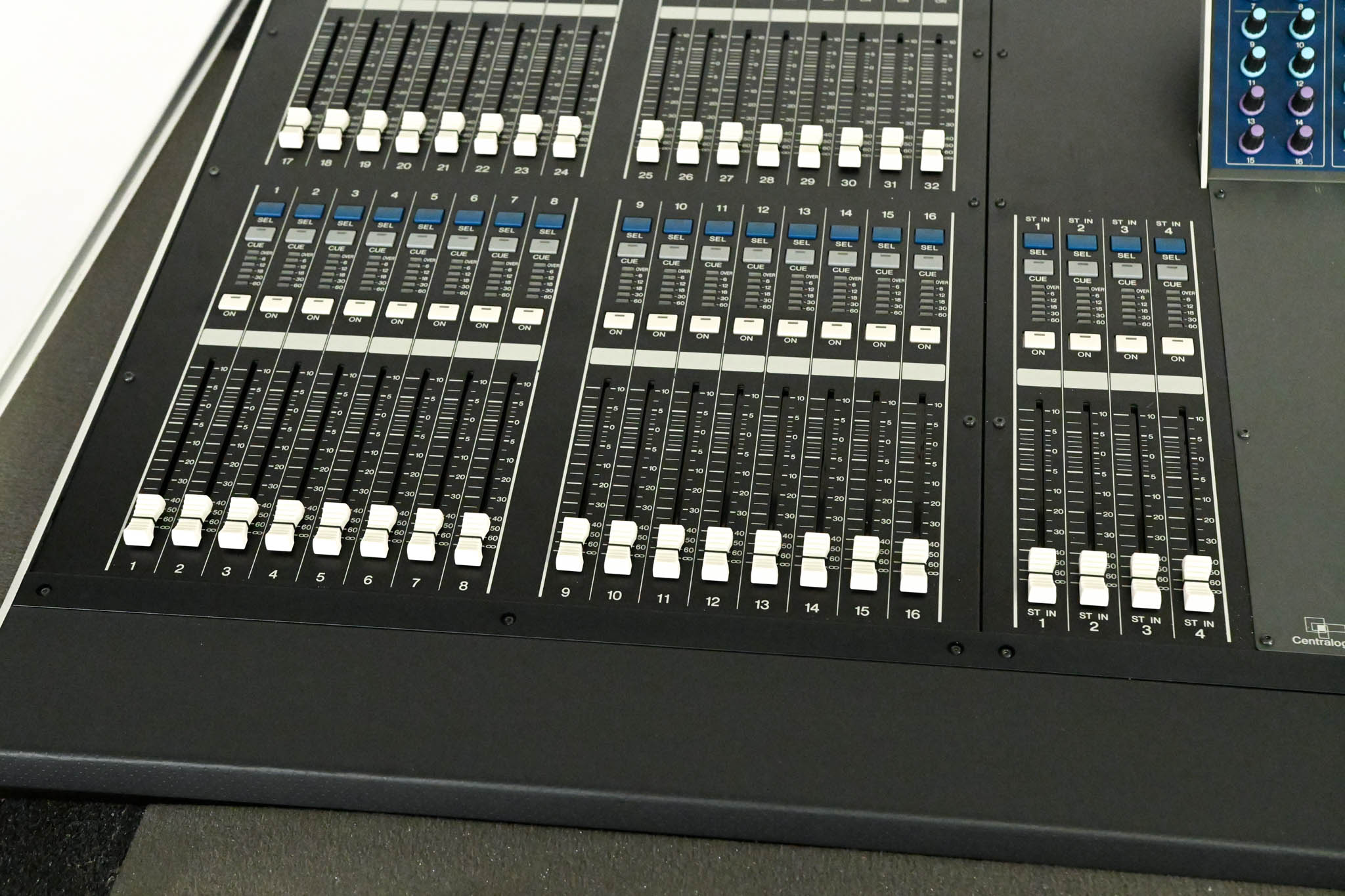 Yamaha M7CL-48 48-Channel Digital Audio Mixing Console with Road Case