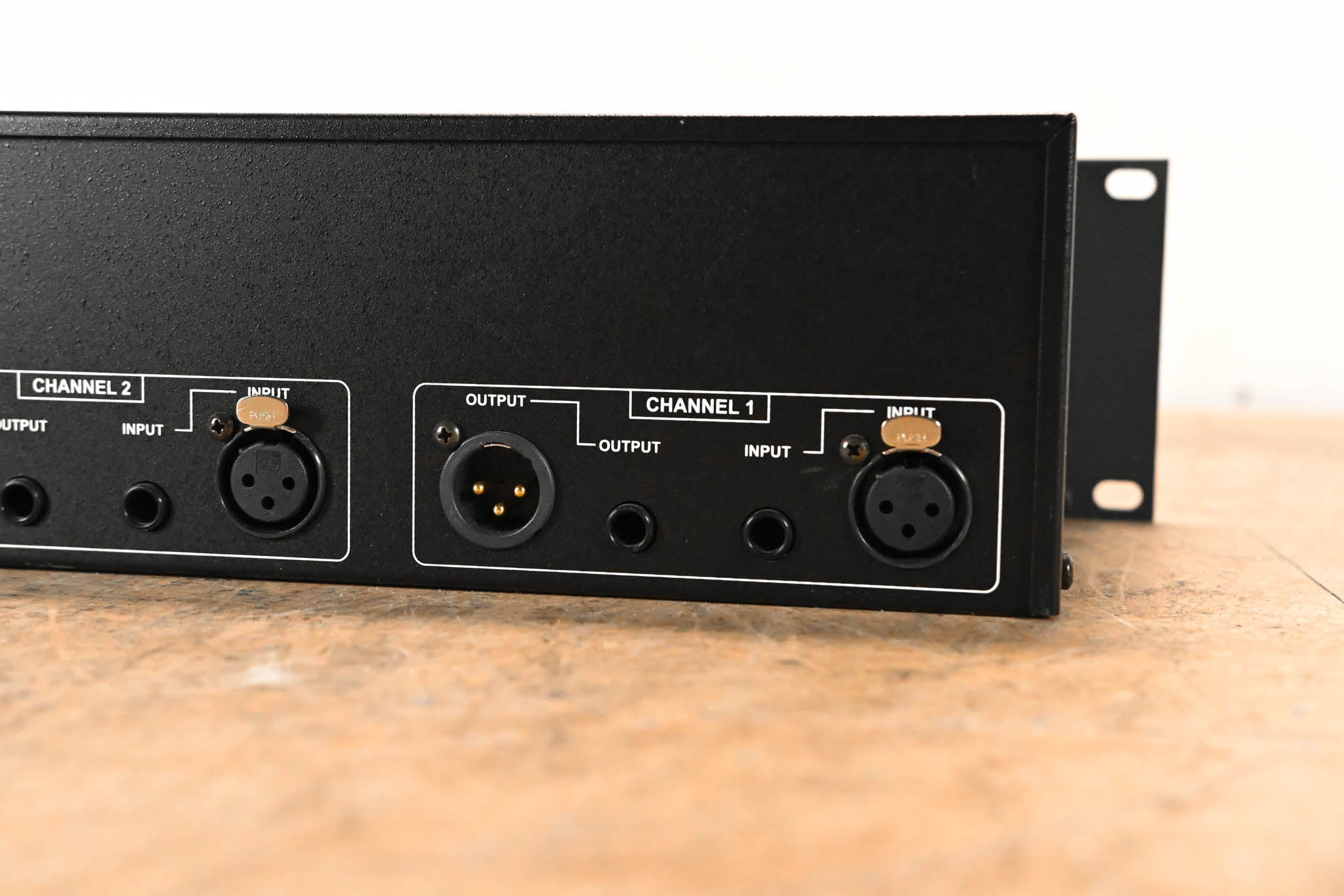 dbx 231 Dual-Channel 31-Band Graphic Equalizer