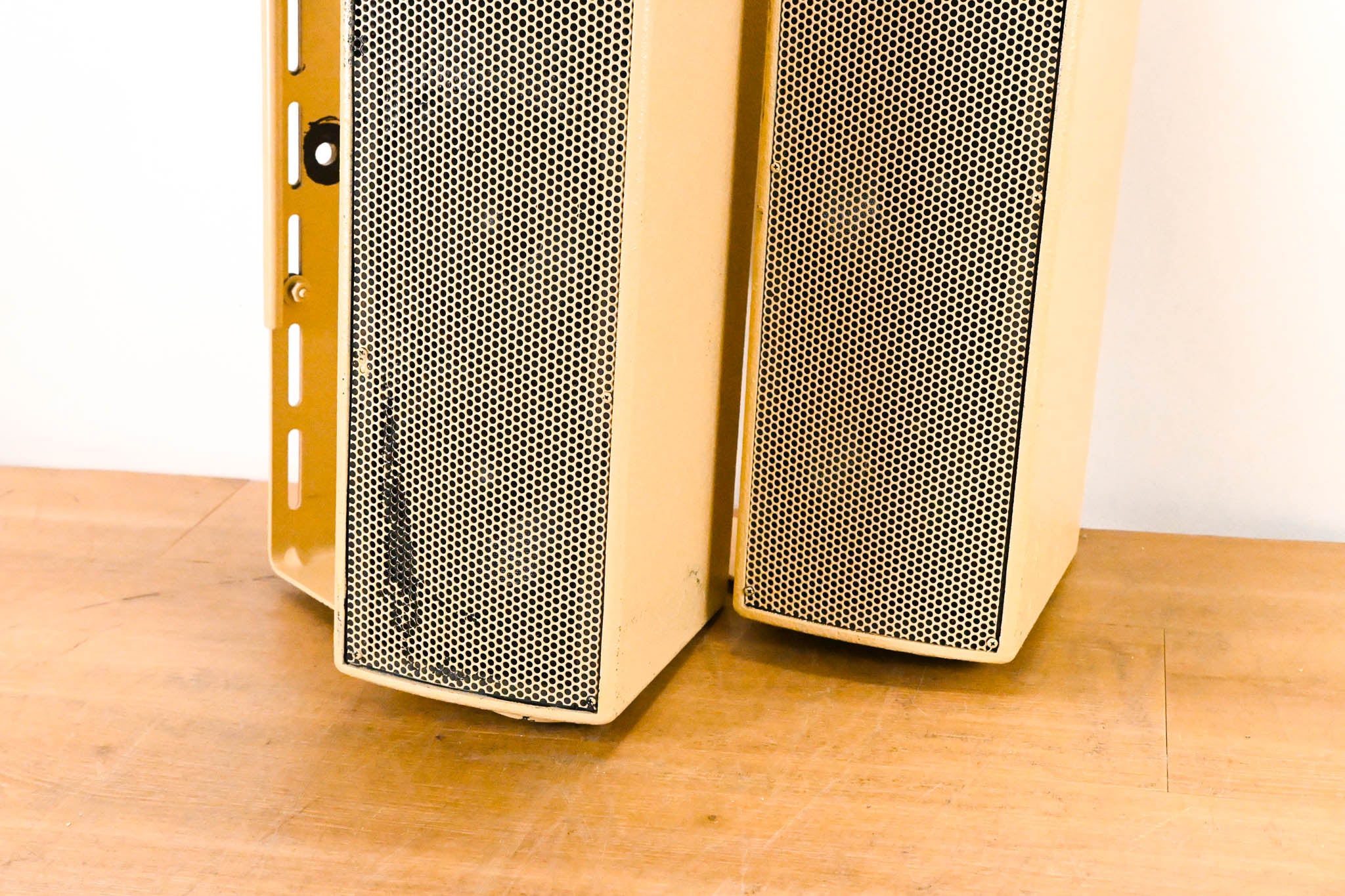 EAW UB52 Two-Way Full-Range Loudspeaker (PAIR)