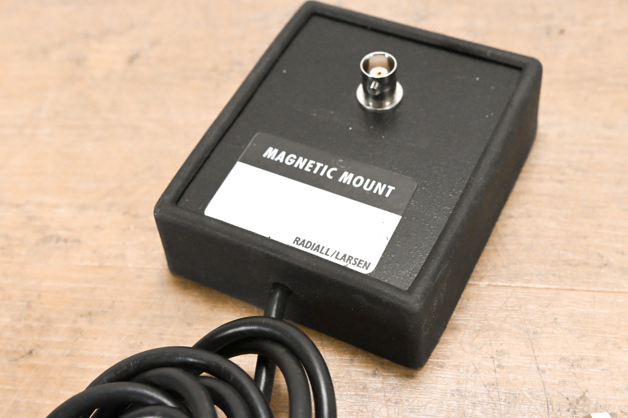 Radiall / Larsen BNC-BNC Magnet Mount
