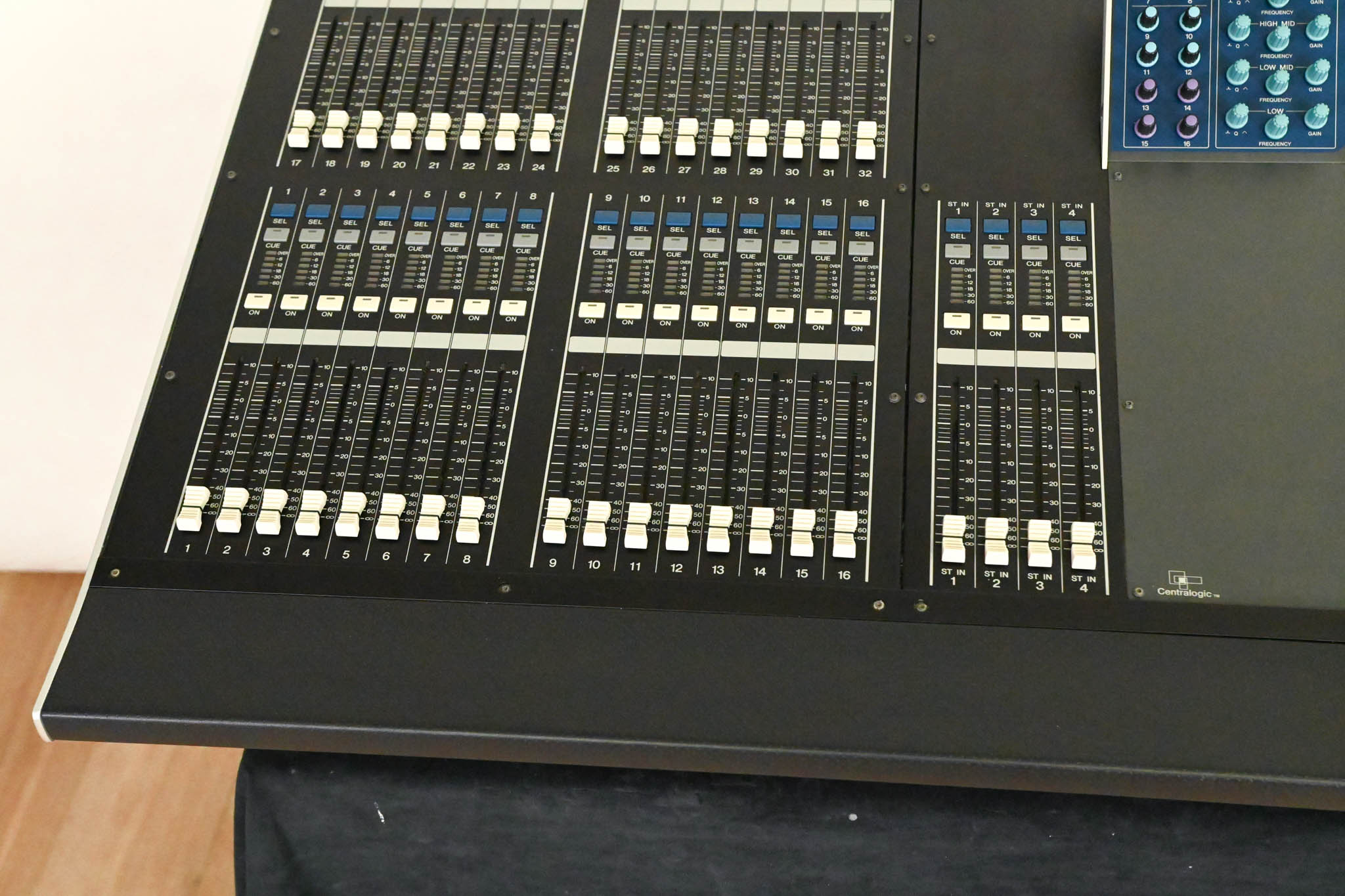 Yamaha M7CL-48ES 48-Channel EtherSound Digital Audio Mixer