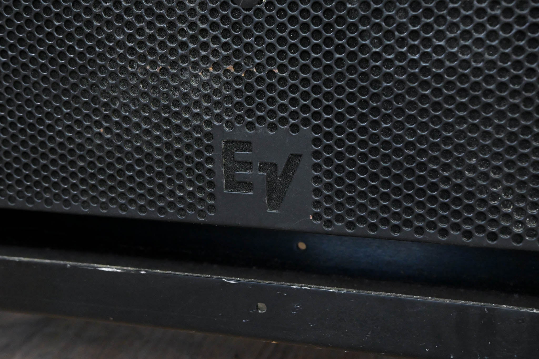 Electro-Voice (EV) XLC118 Subwoofer Line-Array Element with Cart