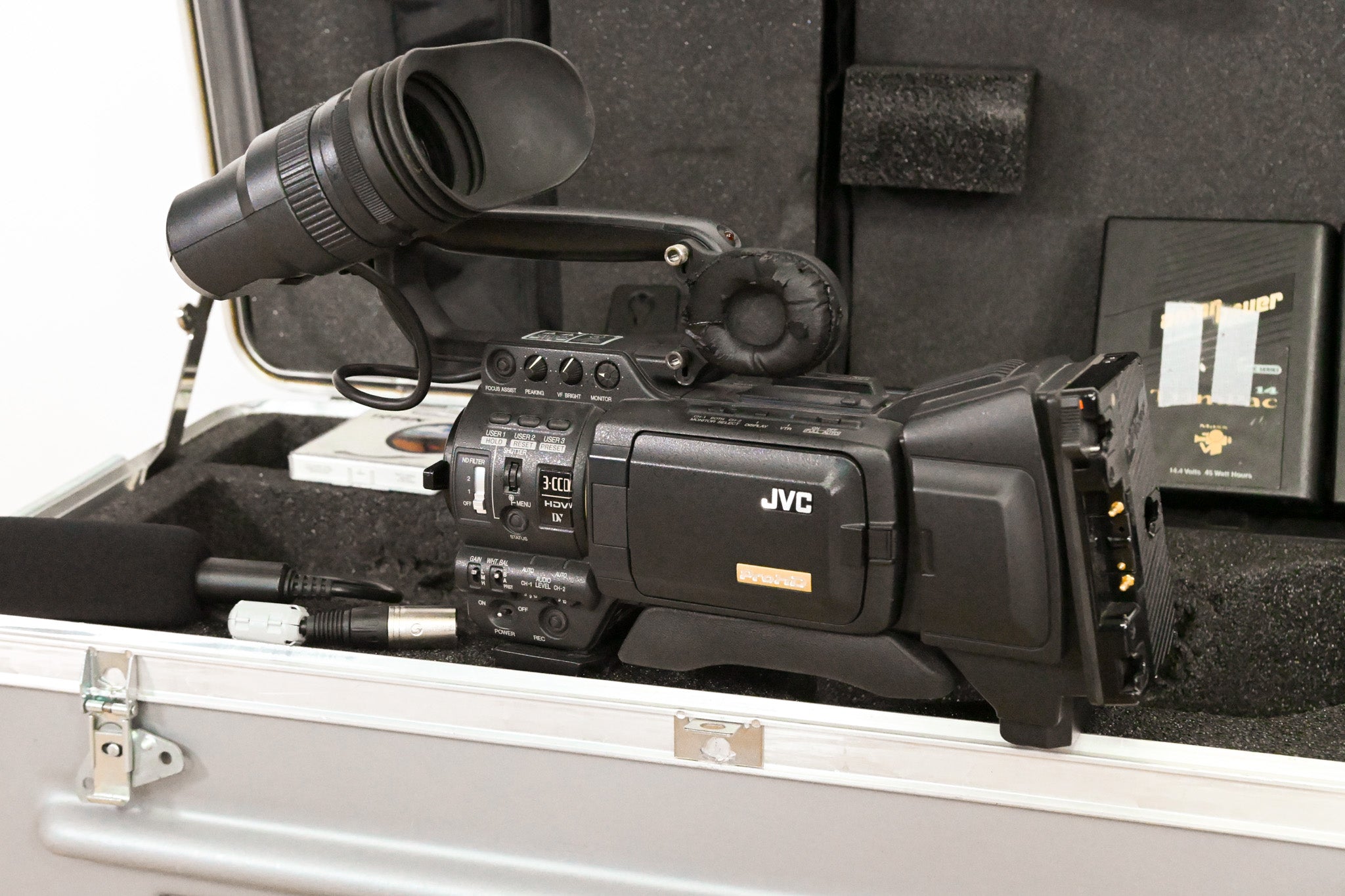 JVC GY-HD200U 1/3" 3-CCD Professional HDV Camcorder