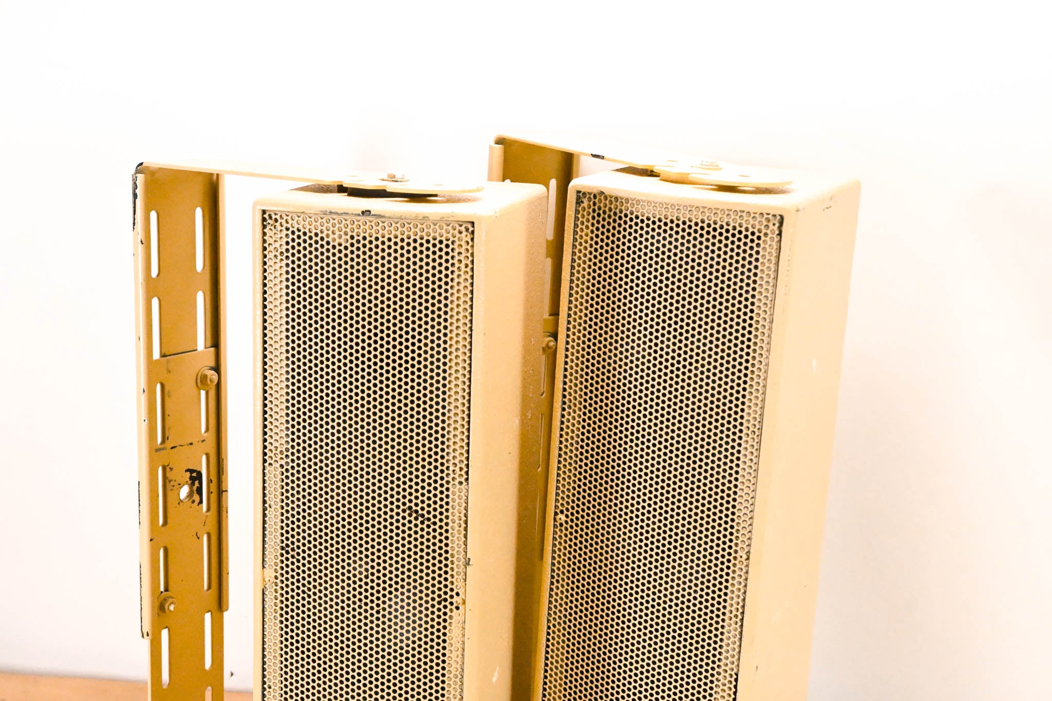 EAW UB52 Two-Way Full-Range Loudspeaker (PAIR)