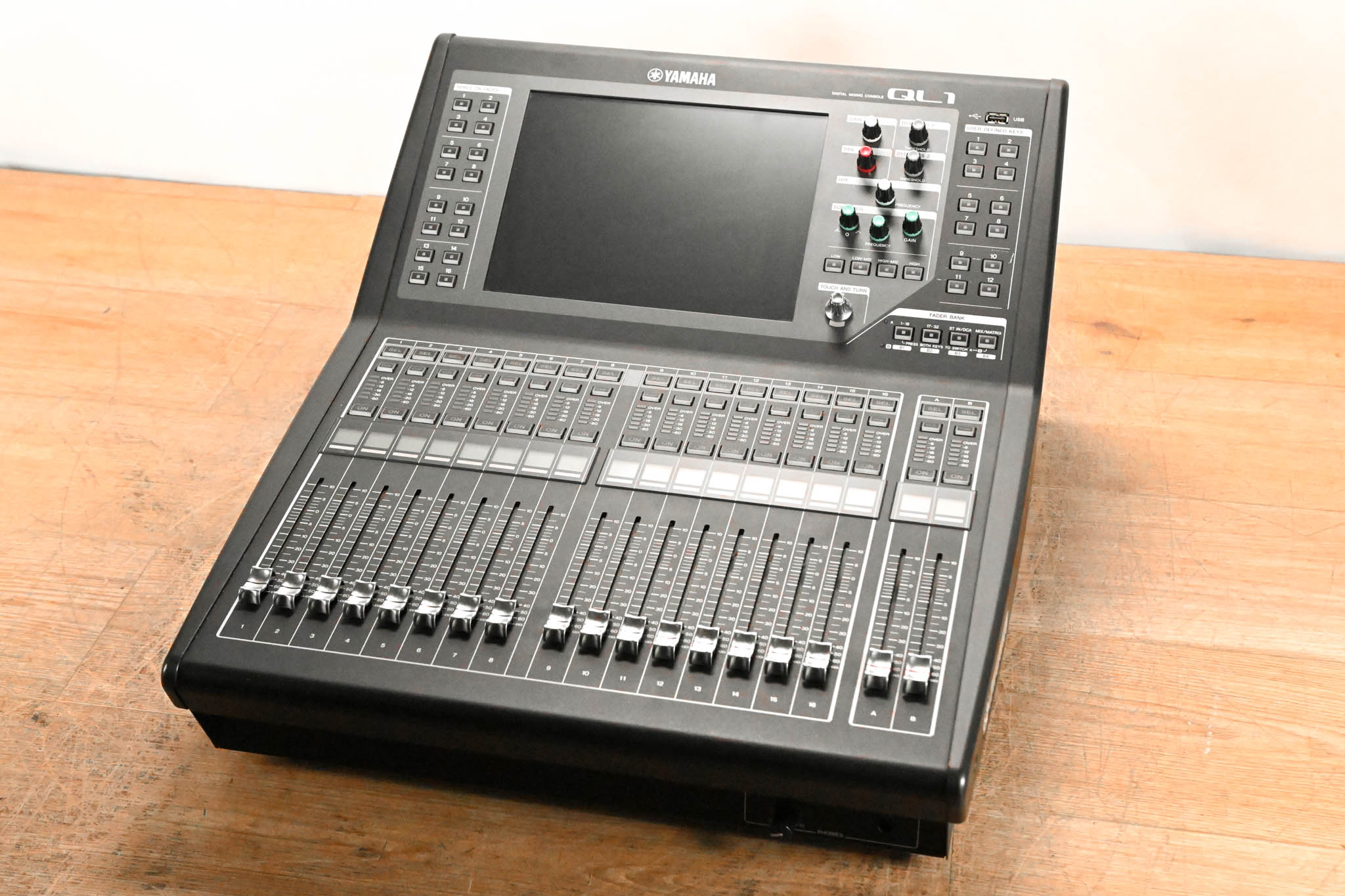 Yamaha QL1 16-Input / 8-Output Digital Mixing Console