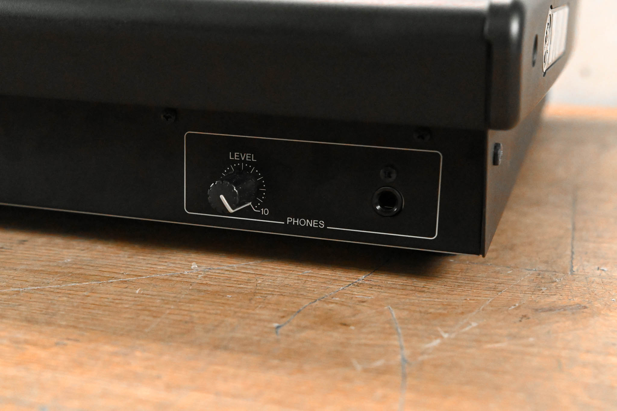 Yamaha QL1 16-Input / 8-Output Digital Mixing Console