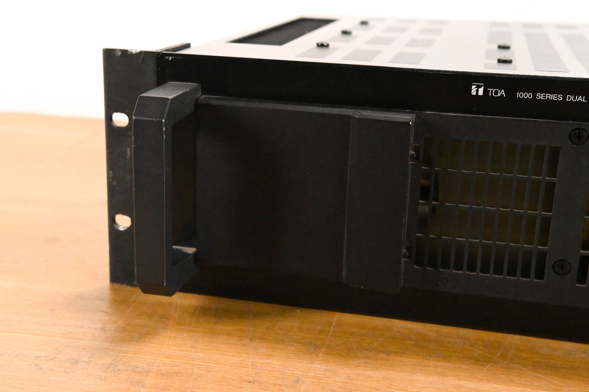 TOA P-1030D 2-Channel Power Amplifier