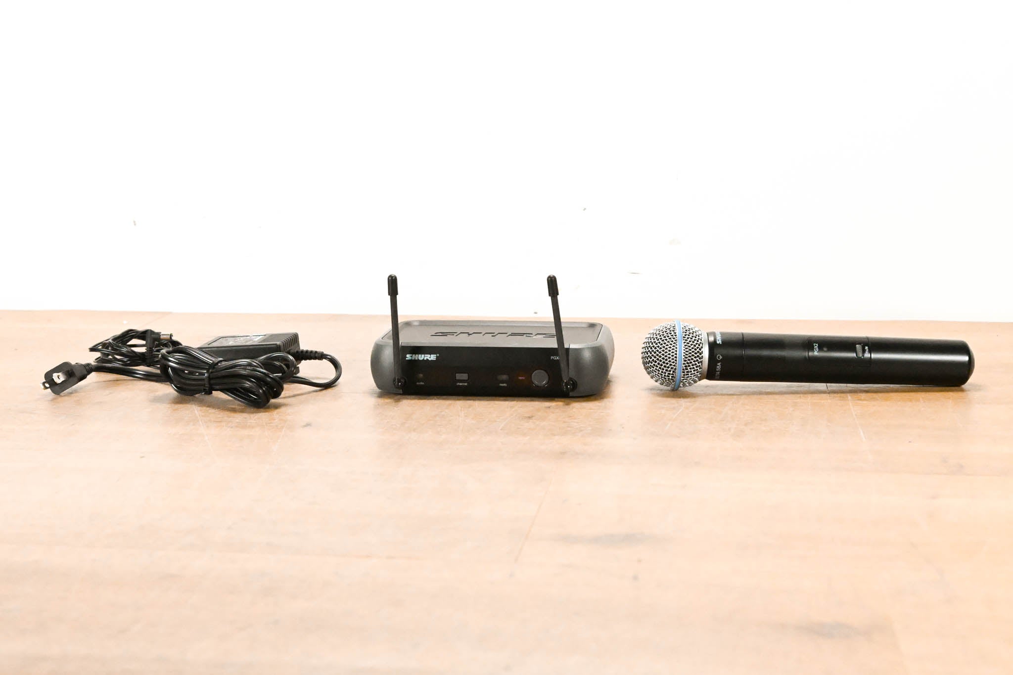 Shure PGX24/BETA58A Handheld Wireless System - L5 Band: 644-662 MHz