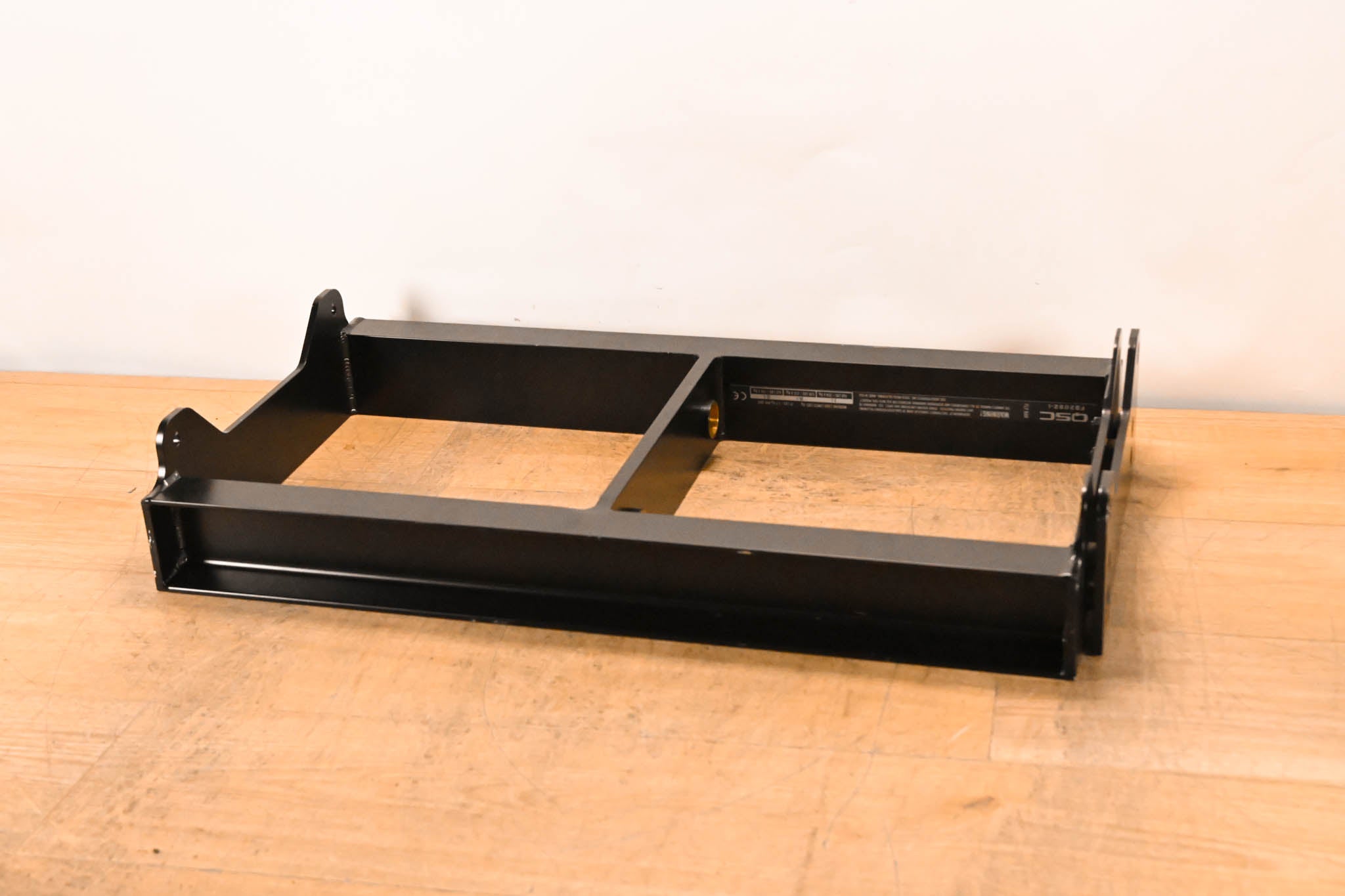 QSC FB2082i Flybar for WL2082-i and WL115-sw Speakers