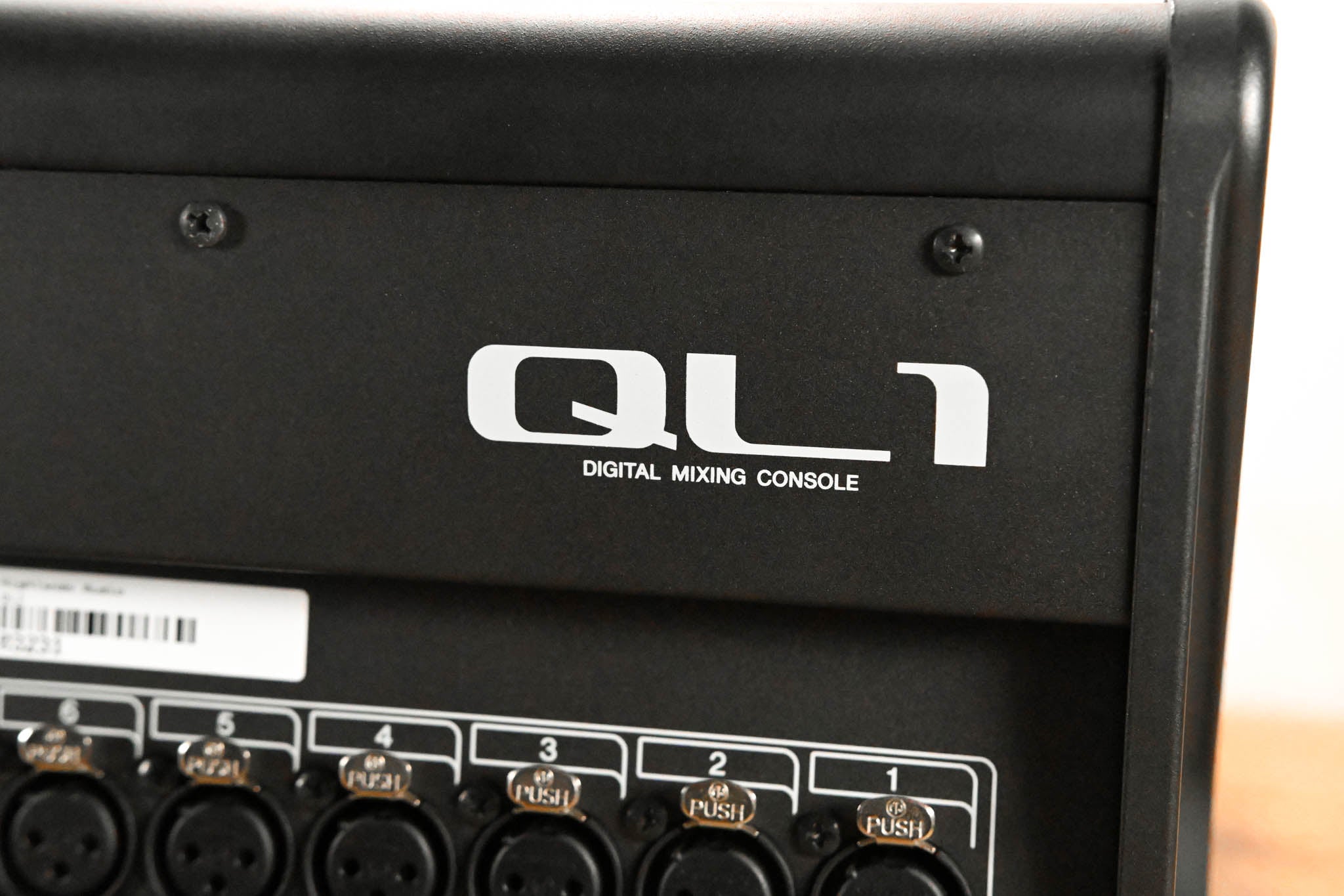 Yamaha QL1 16-Input / 8-Output Digital Mixing Console