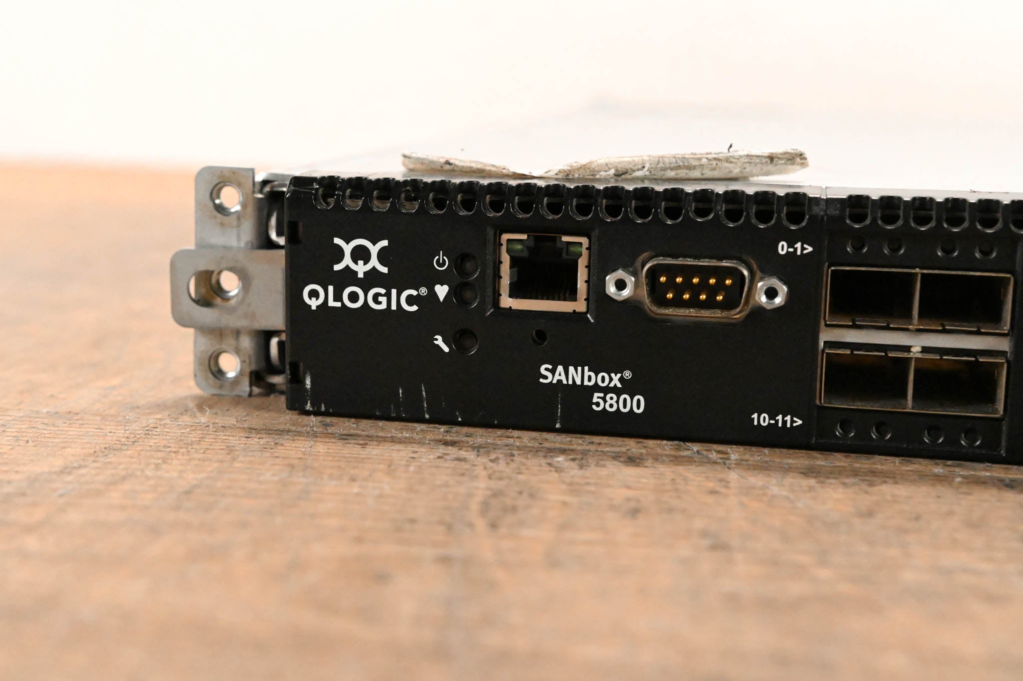 Q-LOGIC SANbox 5802 8-Port 8Gb Fibre Channel Stack Switch