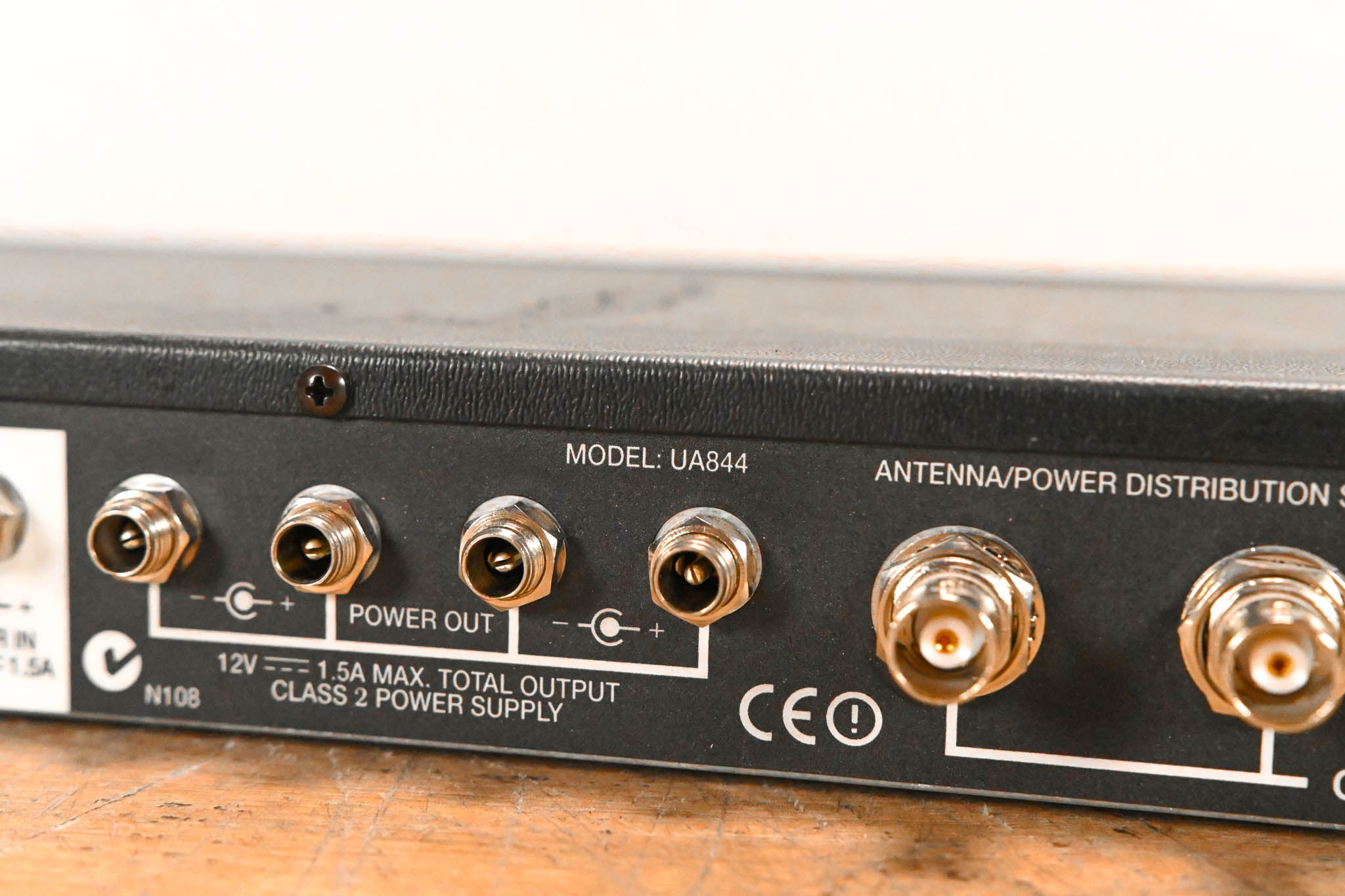 Shure UA844 Antenna Distribution System - 500-900 MHz (NO POWER SUPPLY)