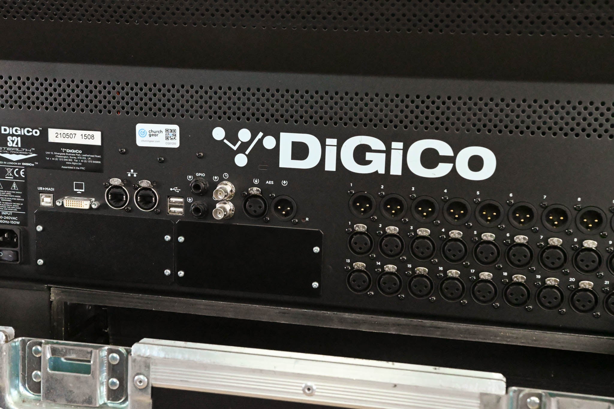 DiGiCo S21 Digital Mixing Console w/ 64-Channel Upgrade & Road Case