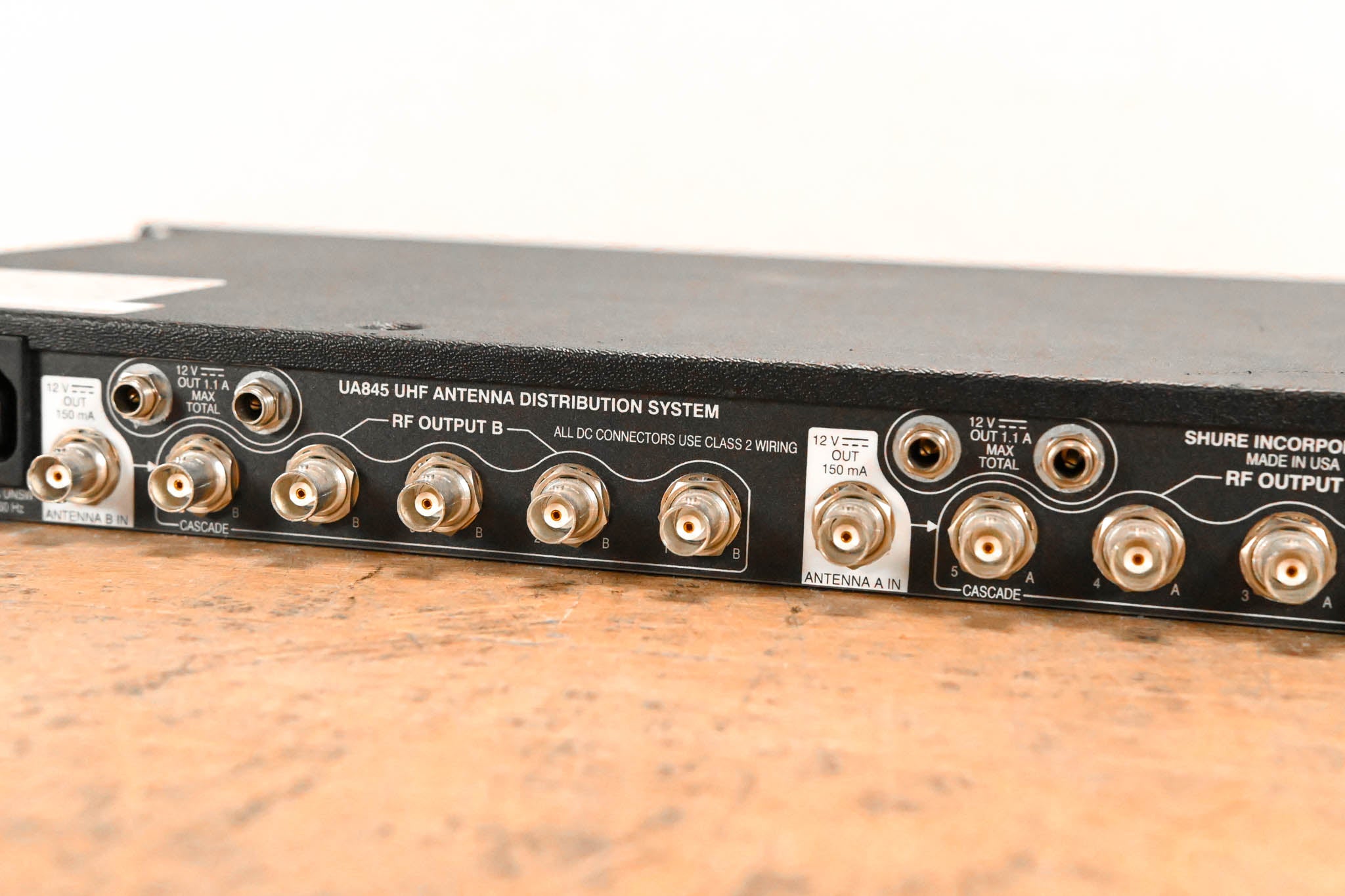Shure UA845US Wideband UHF Antenna/Power Distribution System