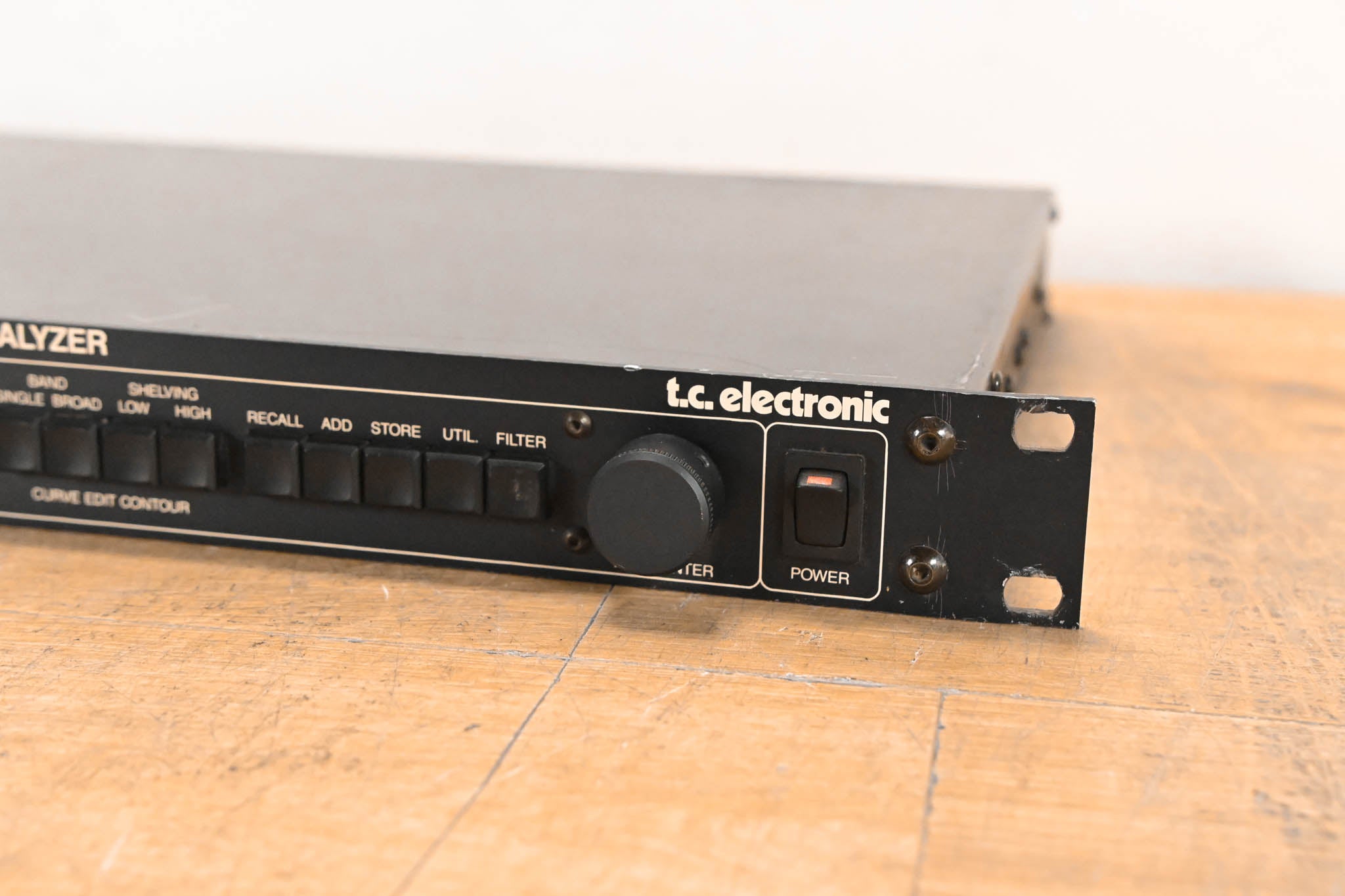 TC Electronic TC 1128 Programmable 28-Band Graphic EQ/Spectrum