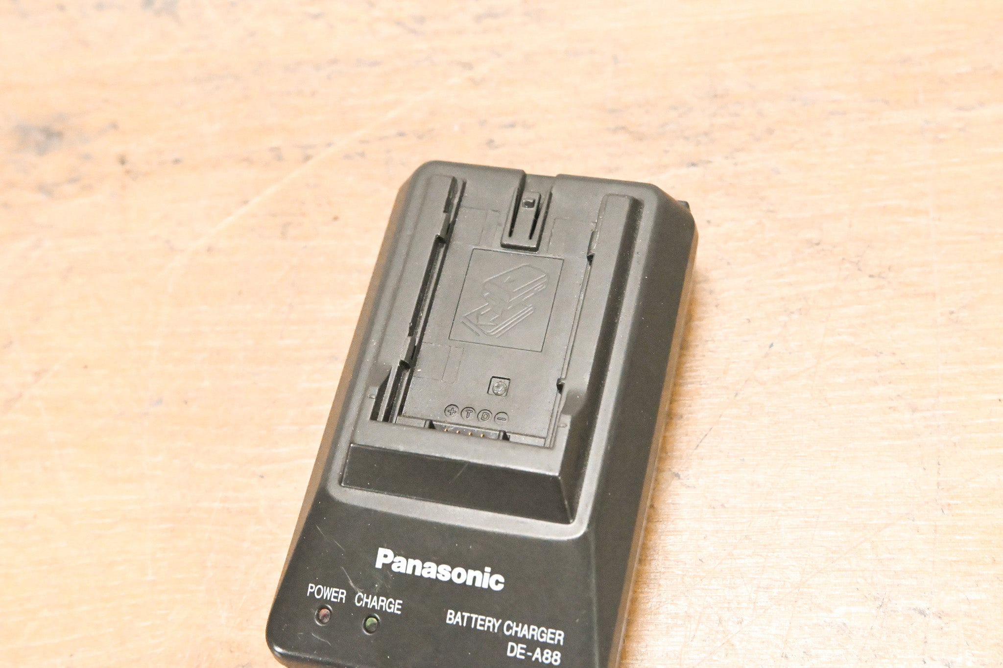 Panasonic DE-A88 Battery Charger (NO POWER SUPPLY)