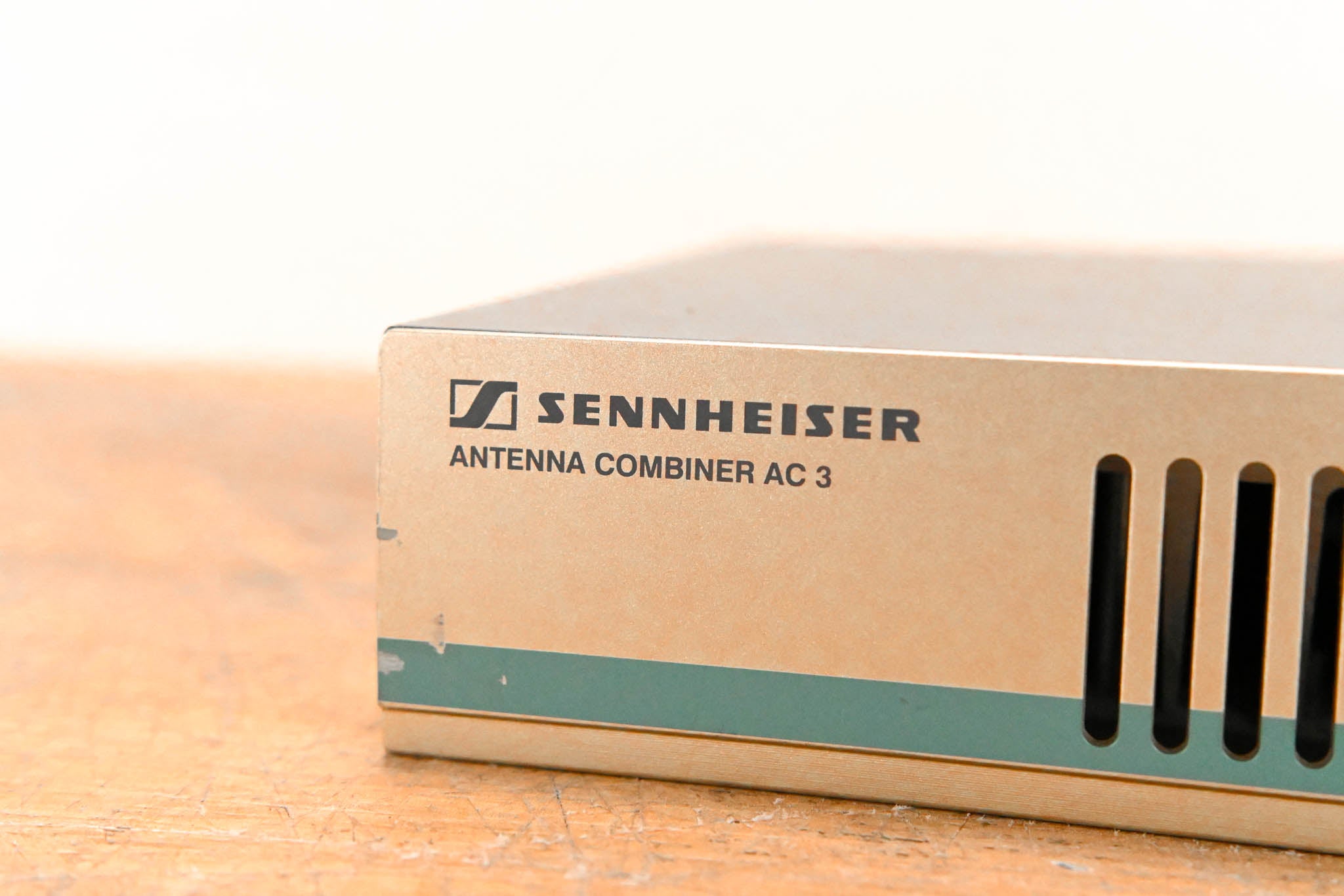 Sennheiser AC 3-US Antenna Combiner - 470-698 MHz (NO POWER SUPPLY)