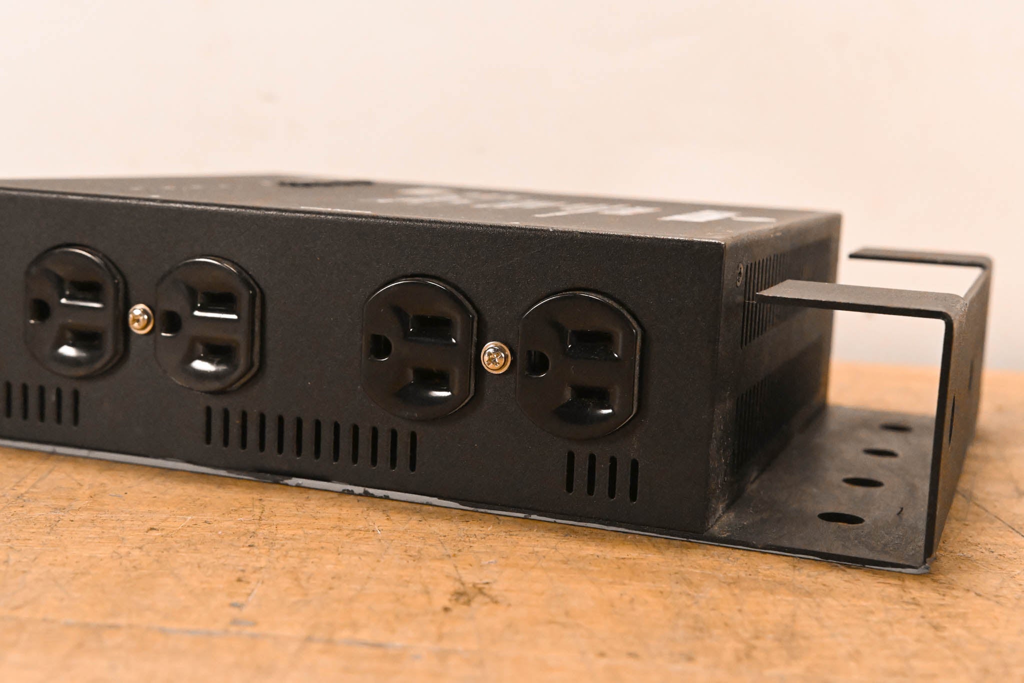 Leviton D4DMX-MD3 4-Channel Programmable Dimmer Pack